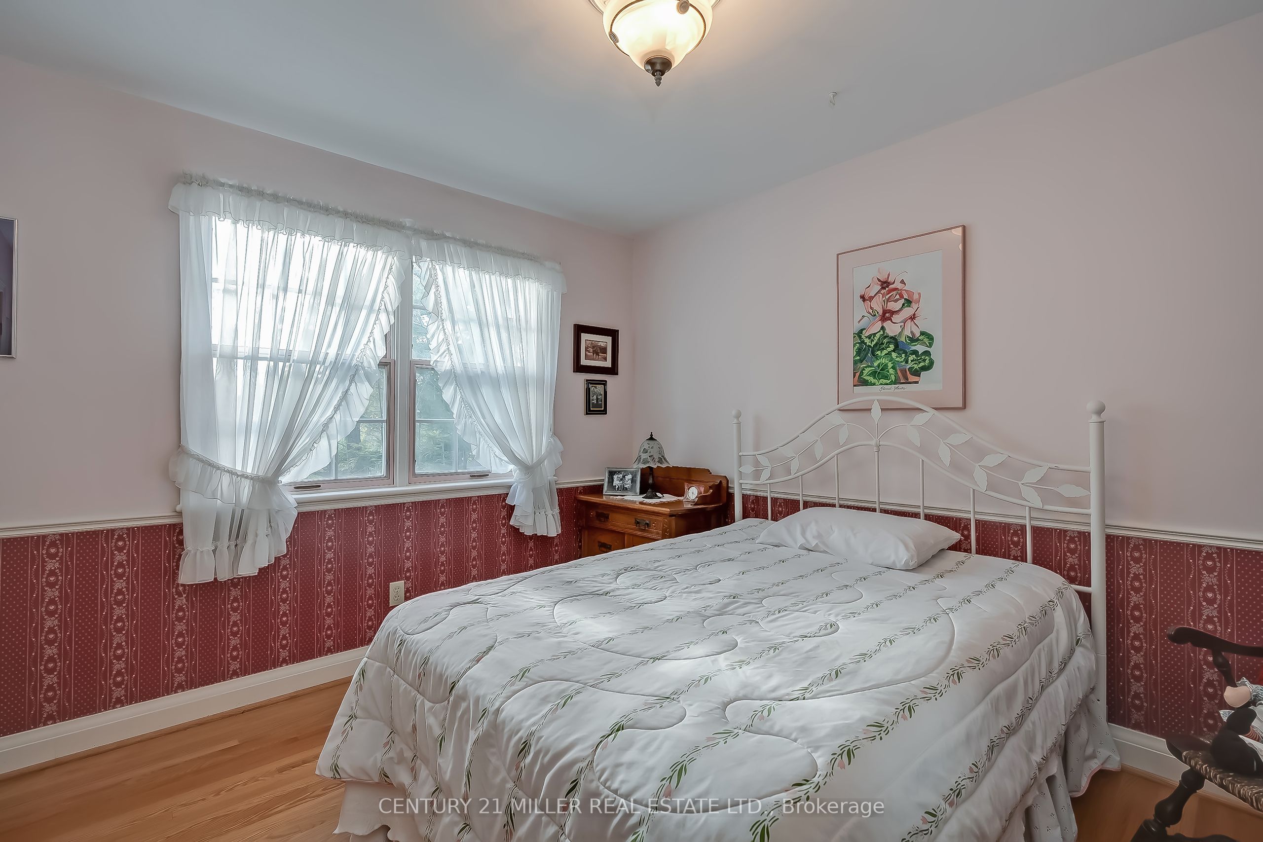 1296 Cumnock Crescent Property Photo 31