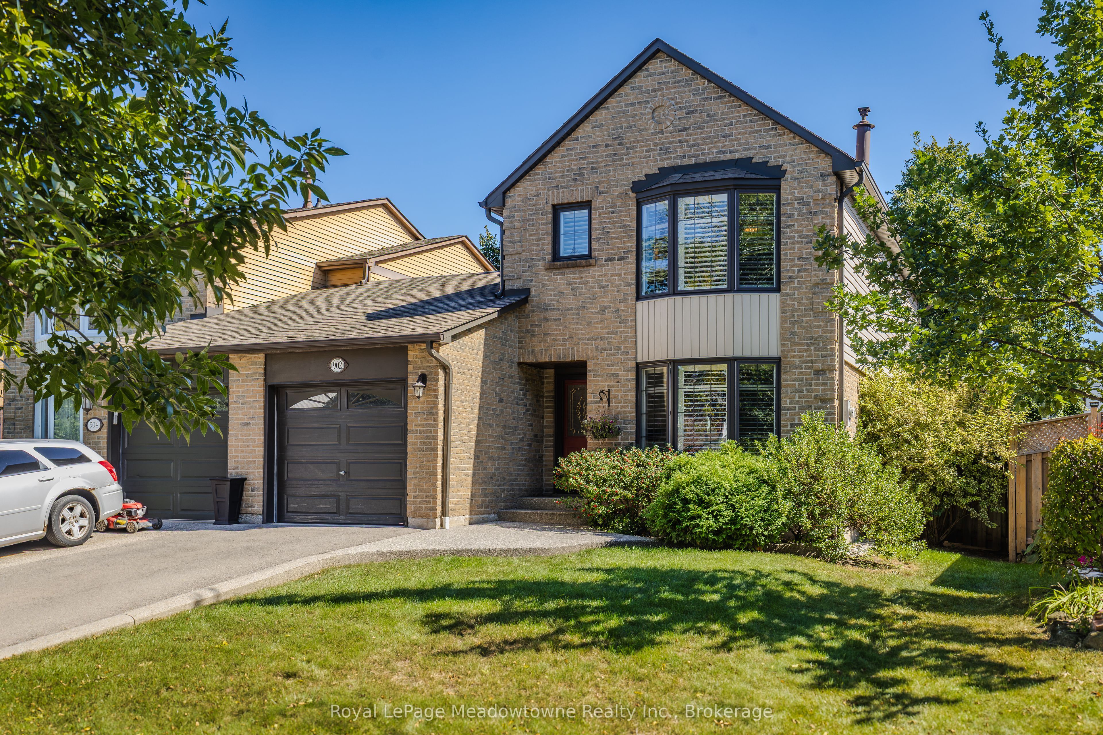 902 Laurier Avenue Property Photo 2