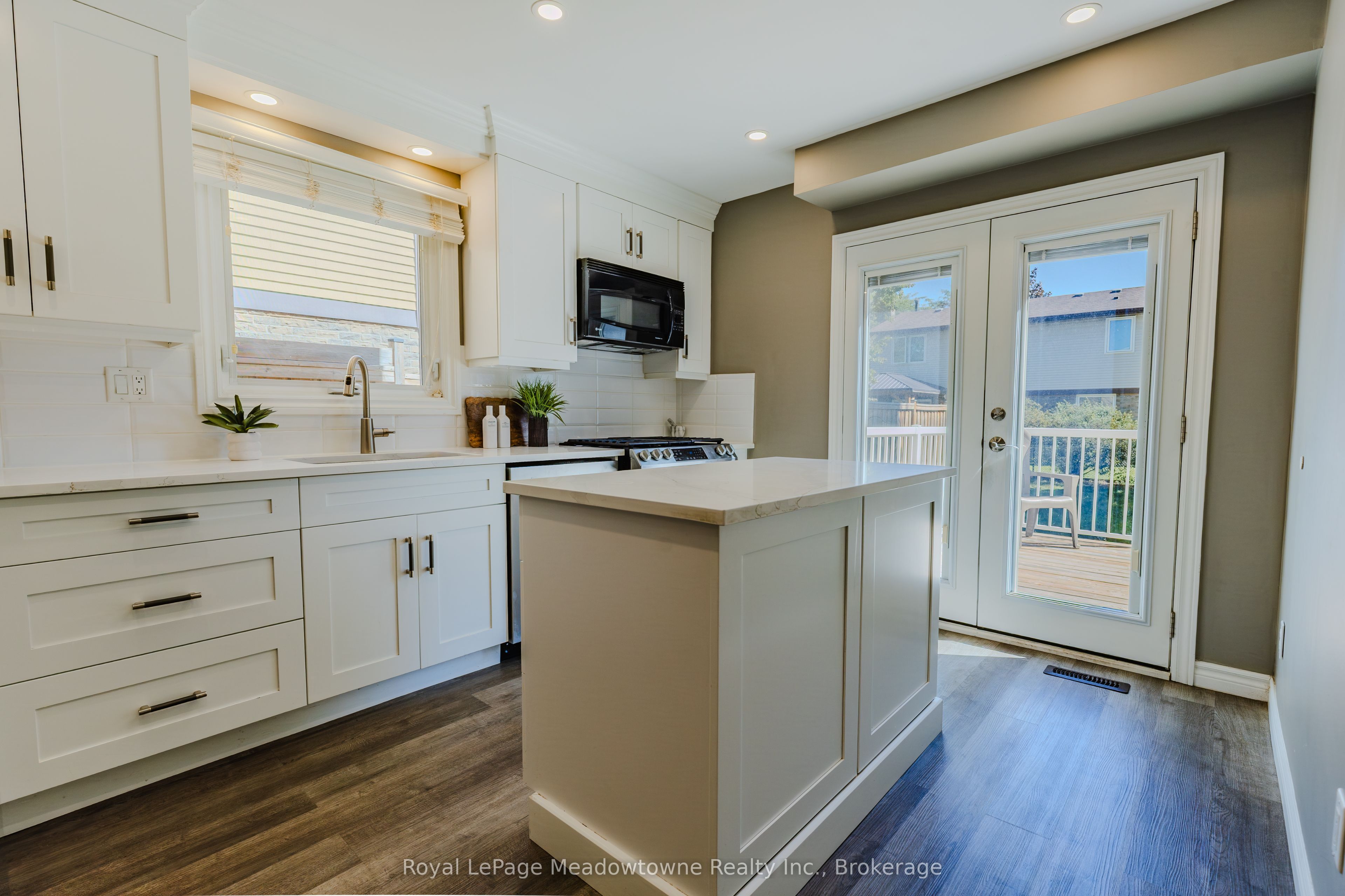 902 Laurier Avenue Property Photo 10