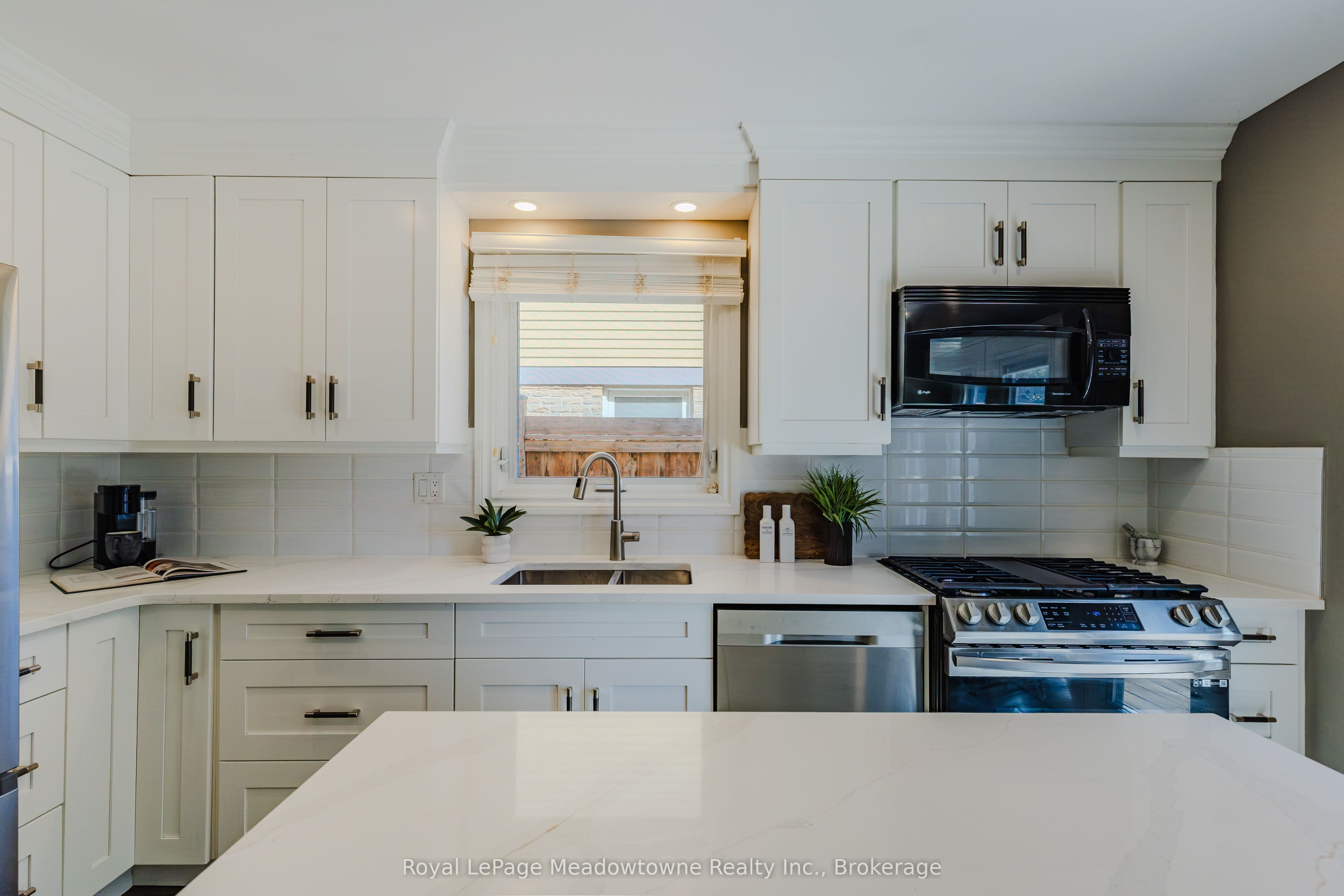 902 Laurier Avenue Property Photo 11