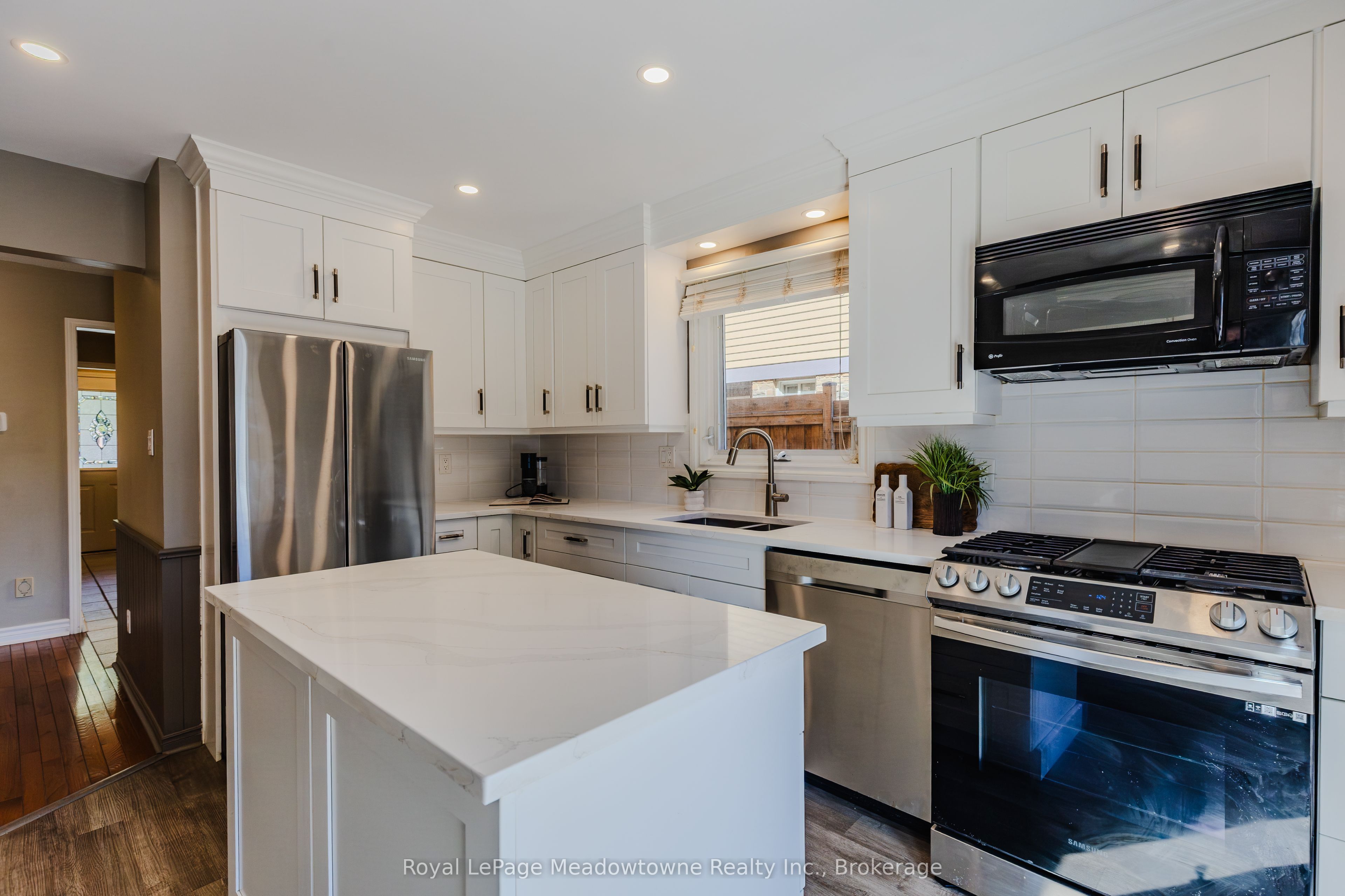 902 Laurier Avenue Property Photo 12