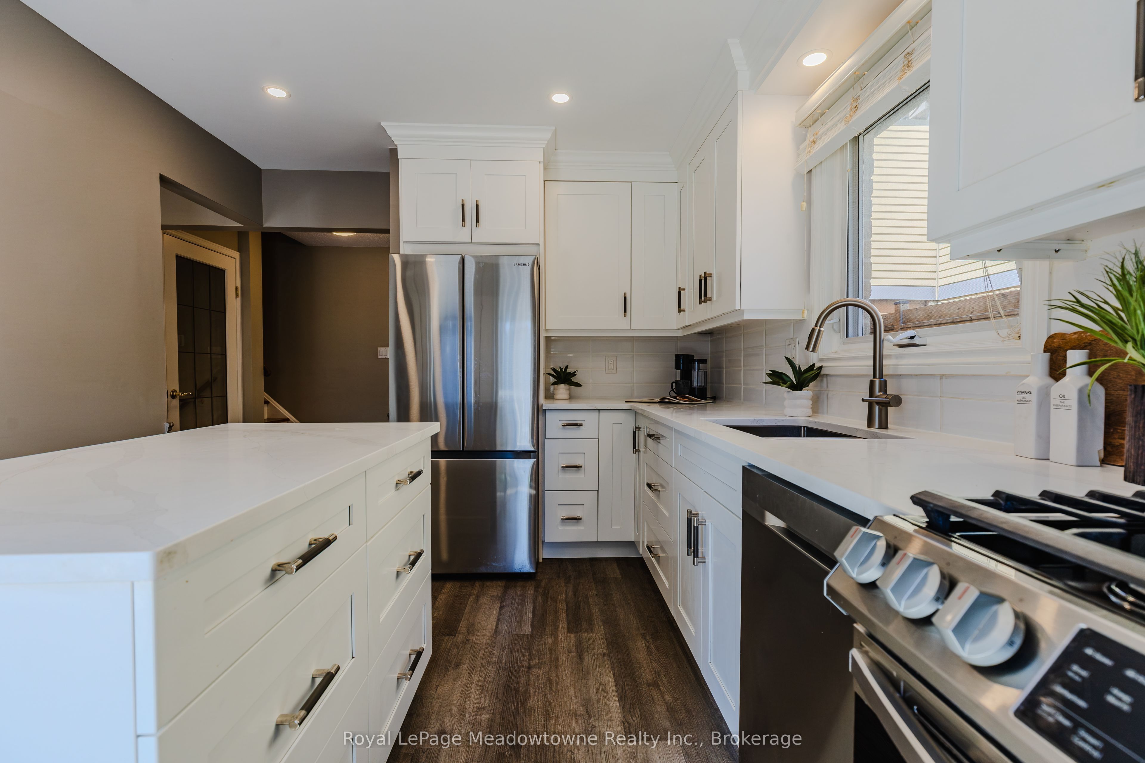 902 Laurier Avenue Property Photo 13