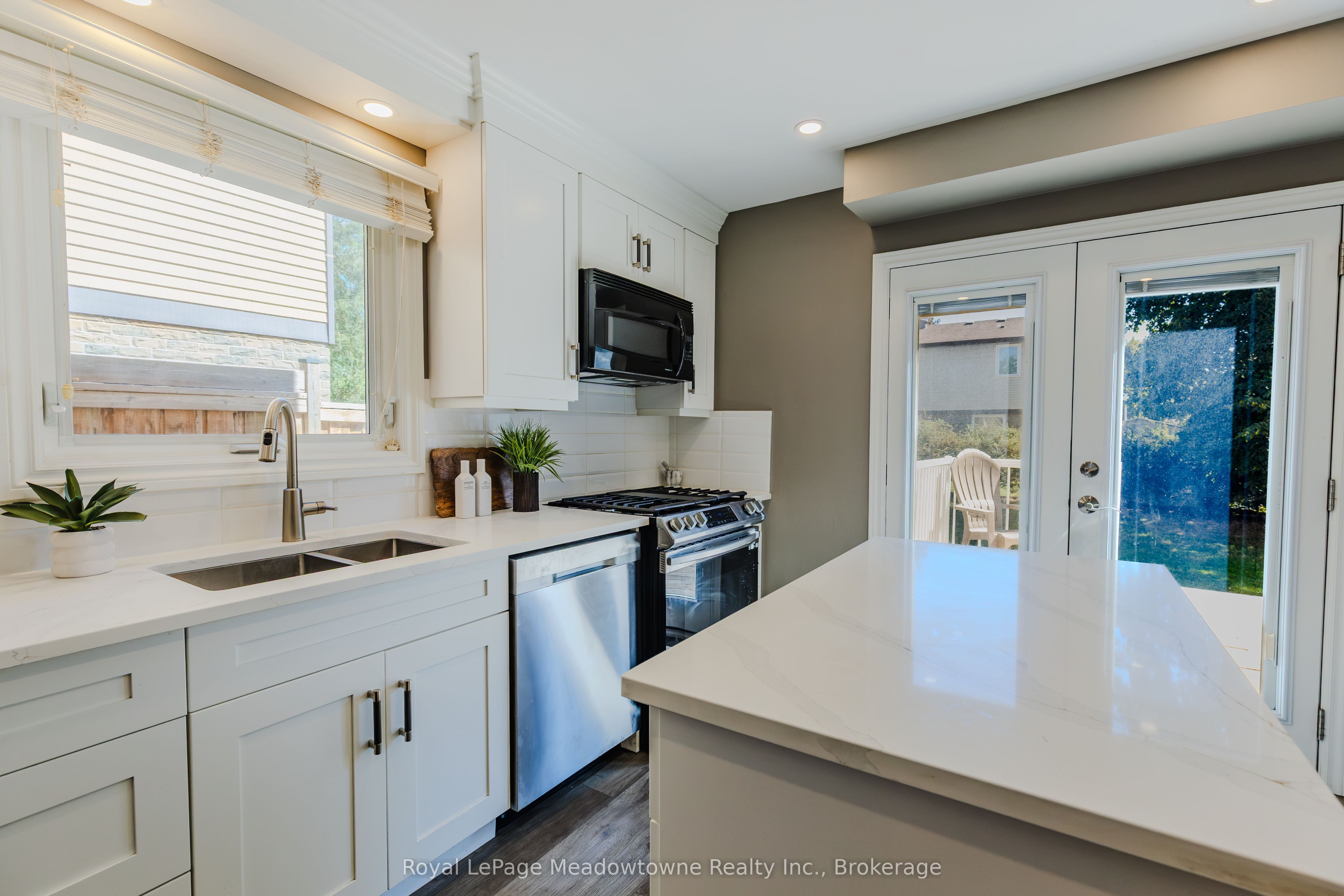 902 Laurier Avenue Property Photo 14
