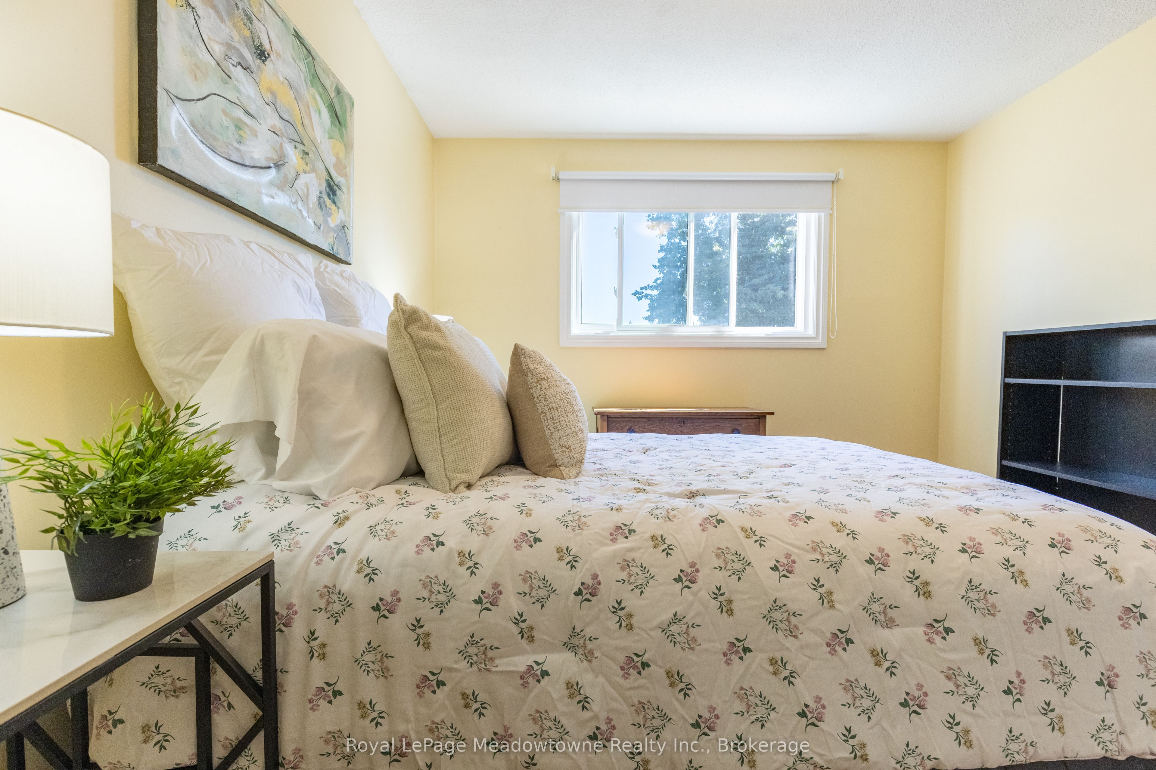 902 Laurier Avenue Property Photo 26