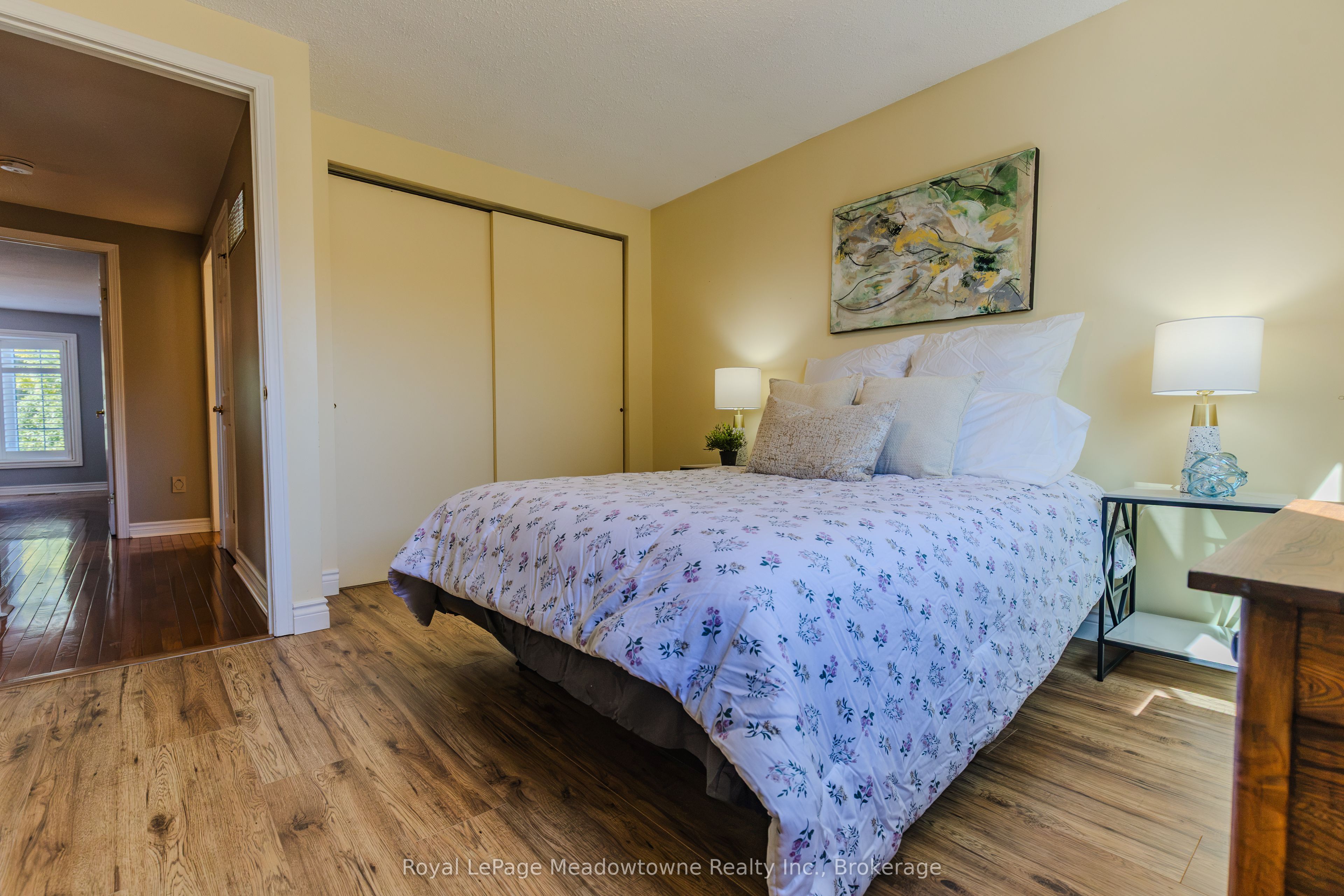 902 Laurier Avenue Property Photo 27