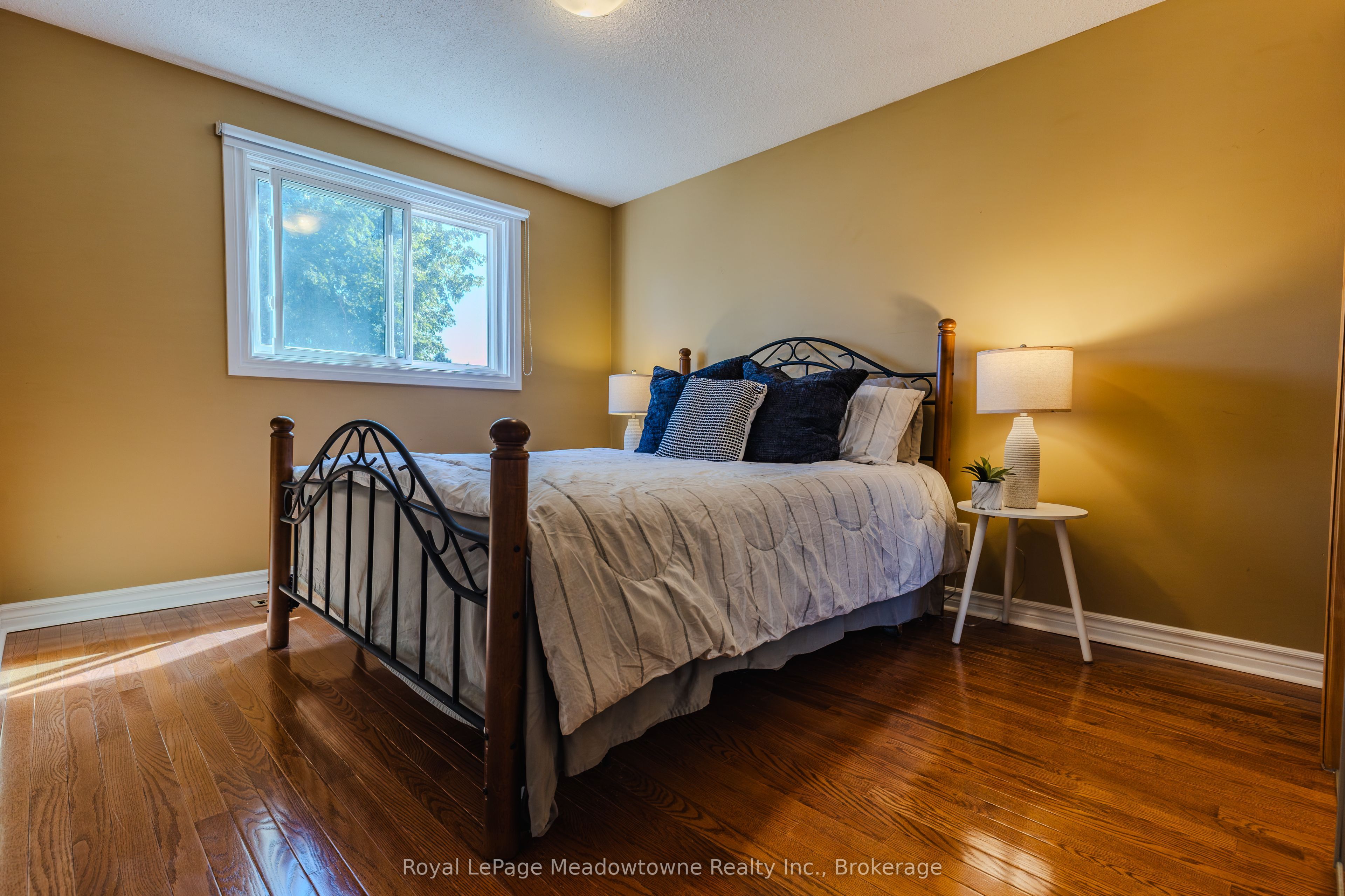 902 Laurier Avenue Property Photo 28
