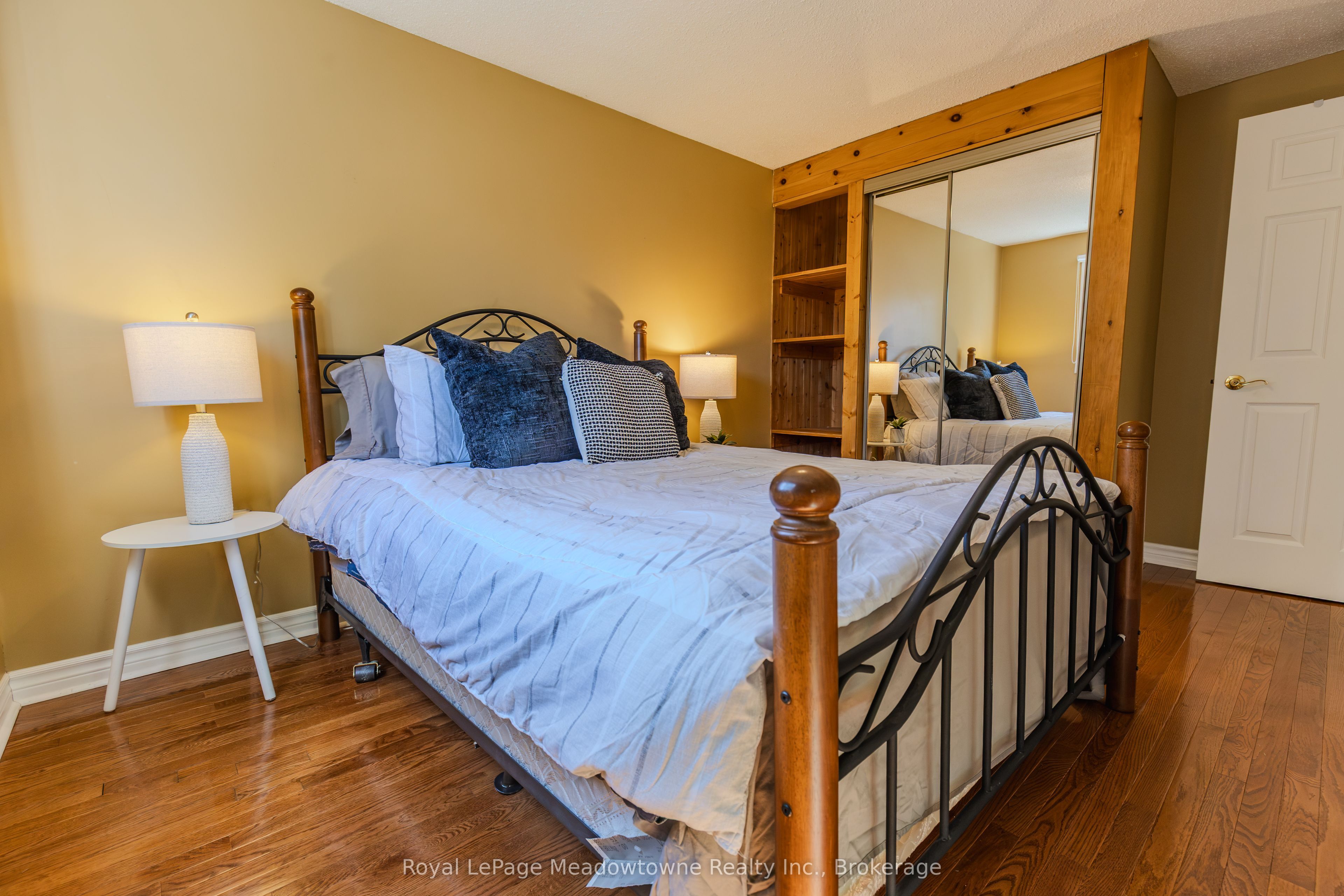 902 Laurier Avenue Property Photo 29