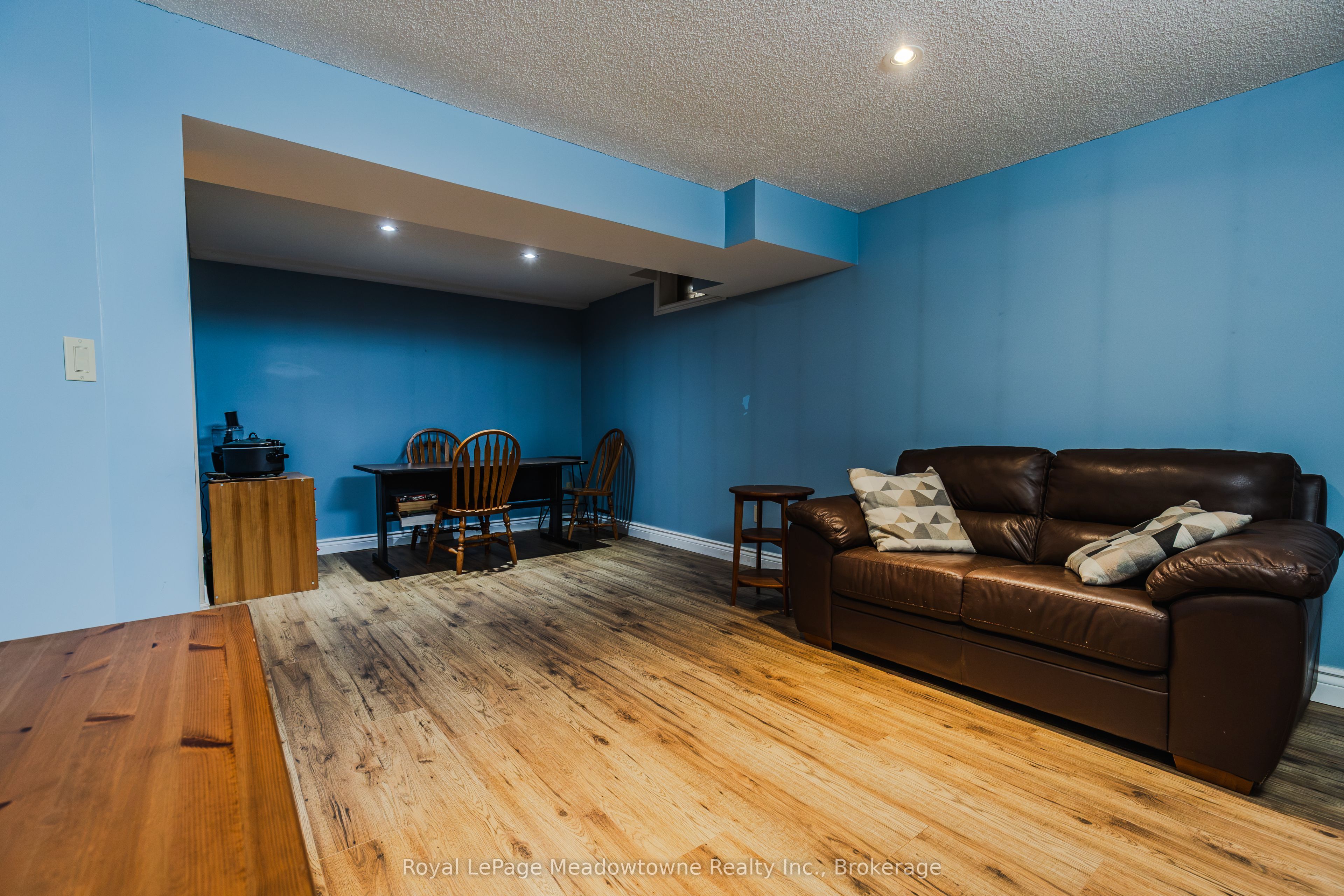 902 Laurier Avenue Property Photo 32