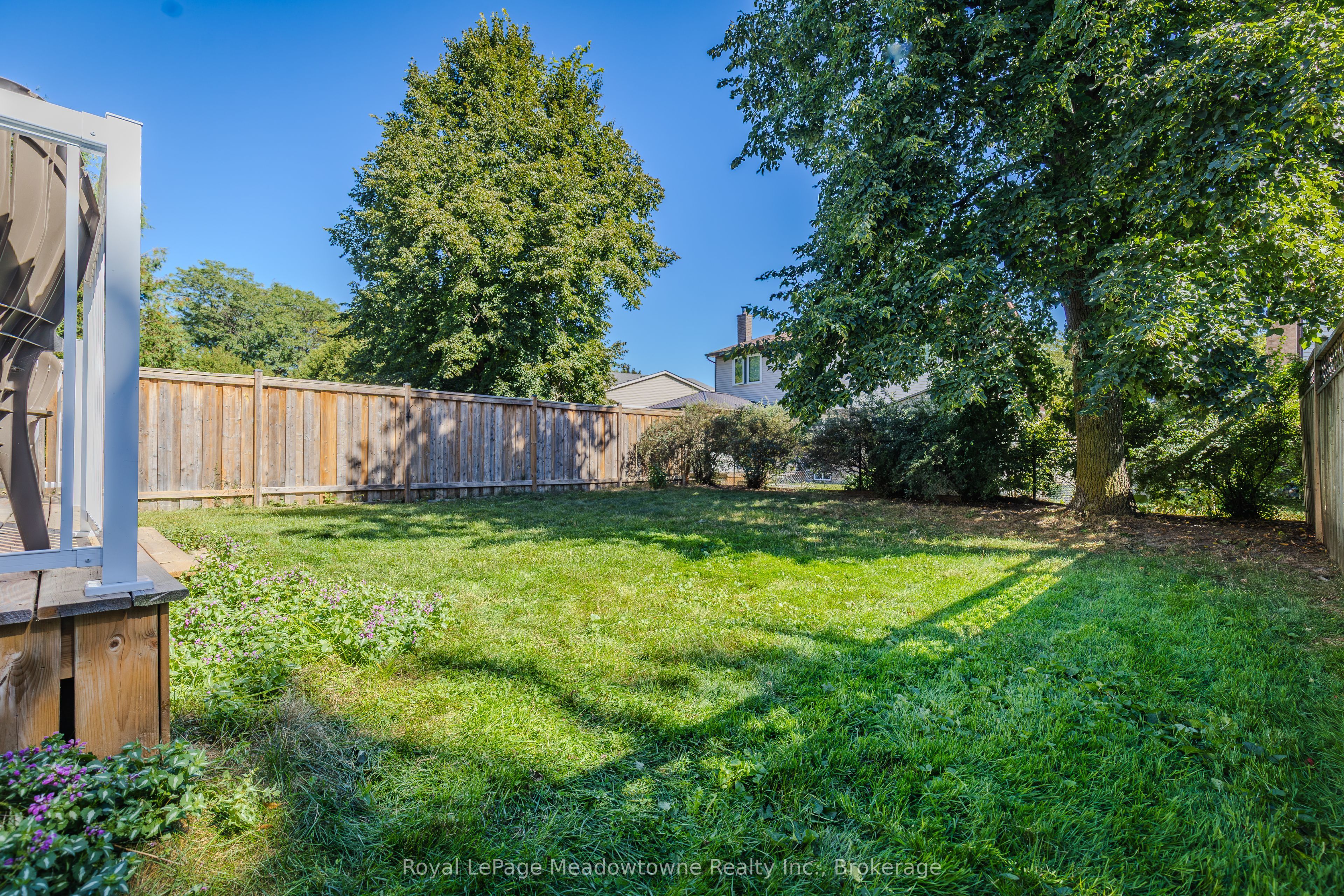 902 Laurier Avenue Property Photo 36