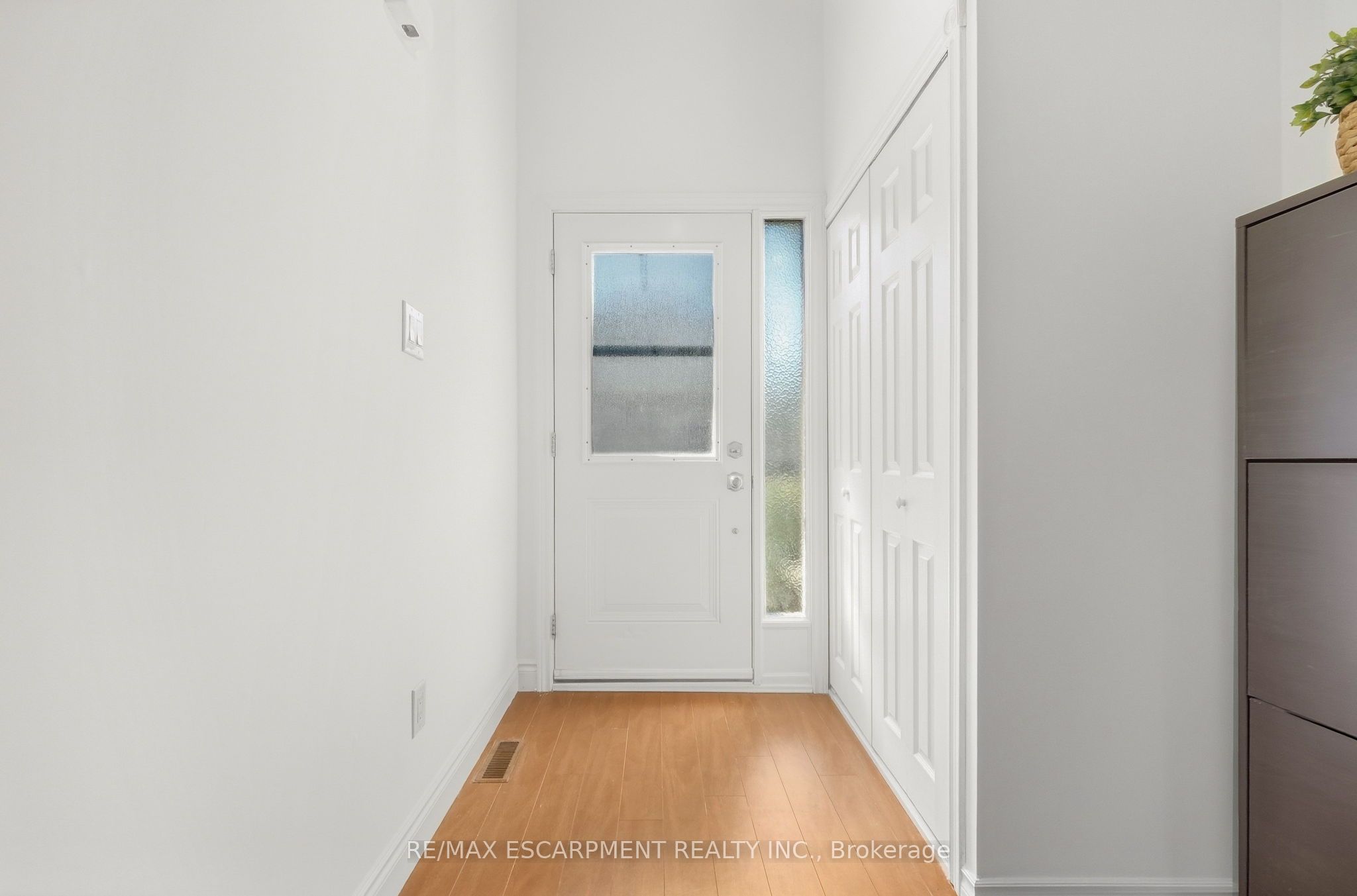 1518 Sixth Line 27 Property Photo 4