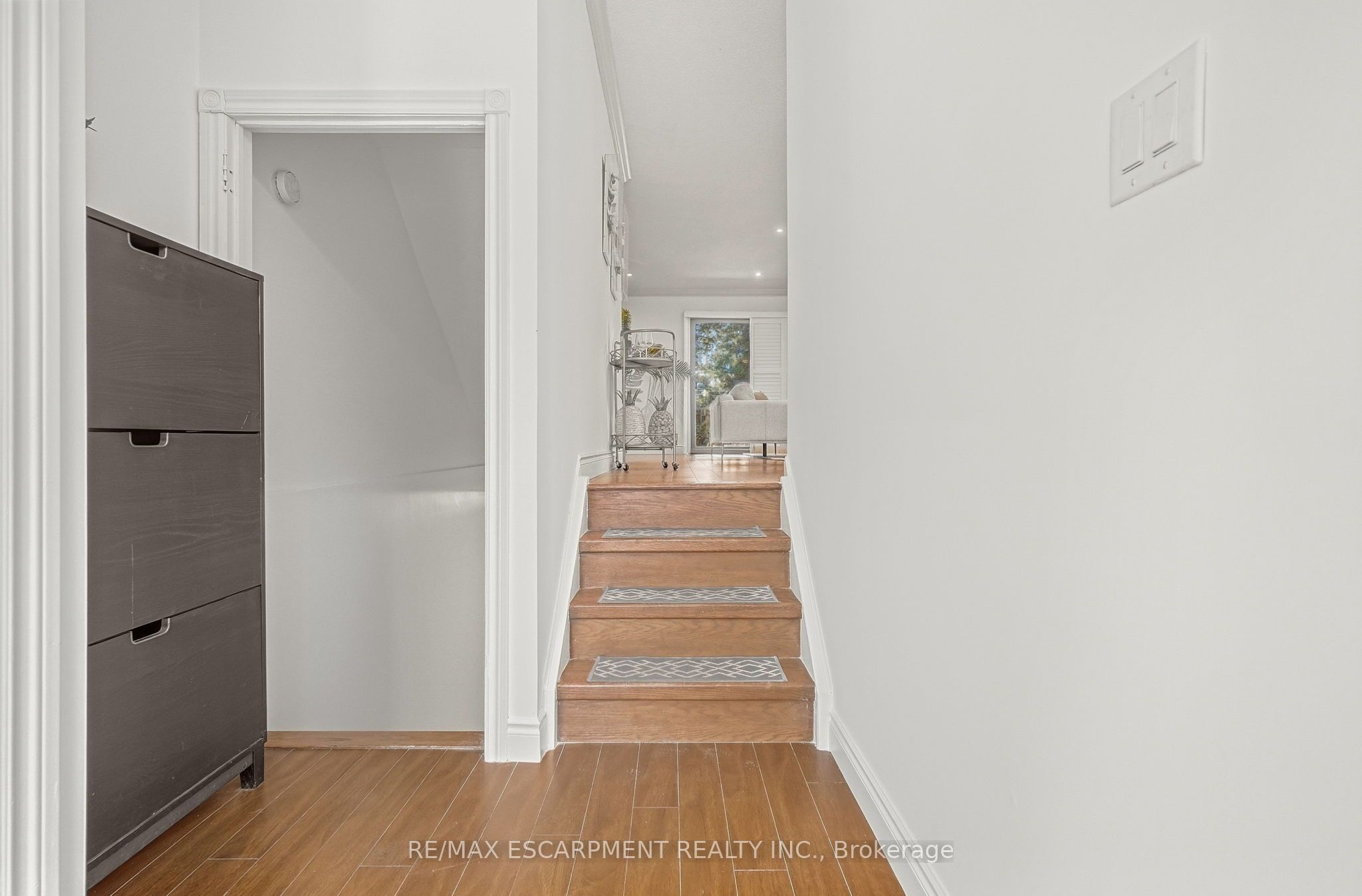 1518 Sixth Line 27 Property Photo 5