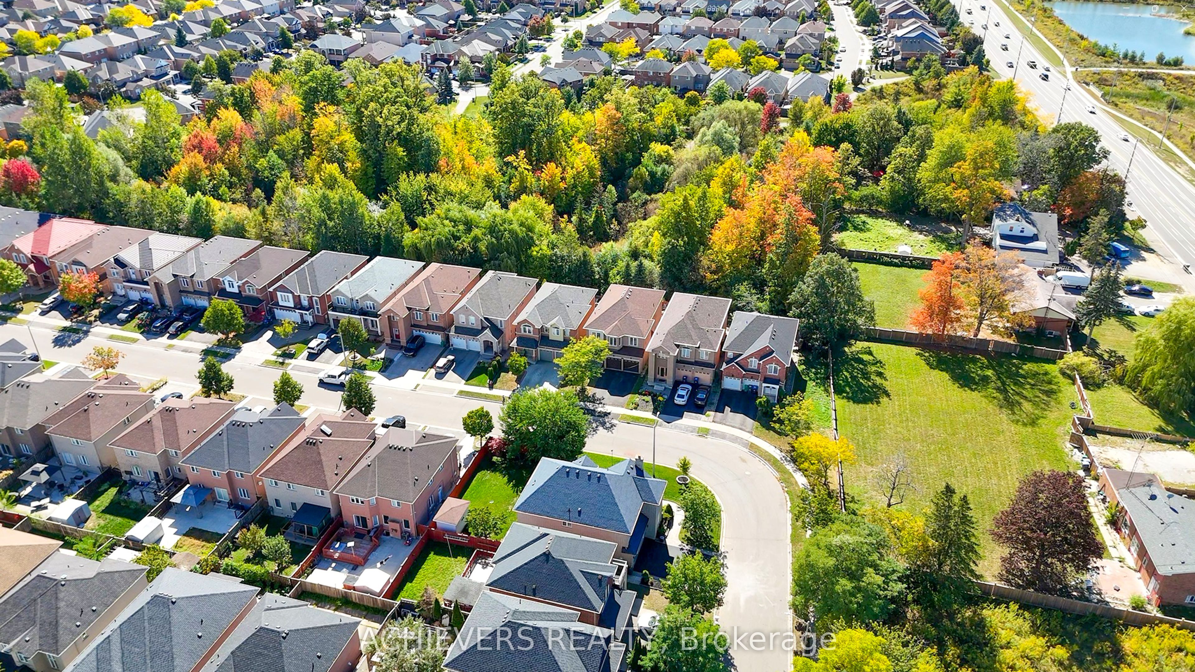 62 Sir Jacobs Crescent Property Photo 4