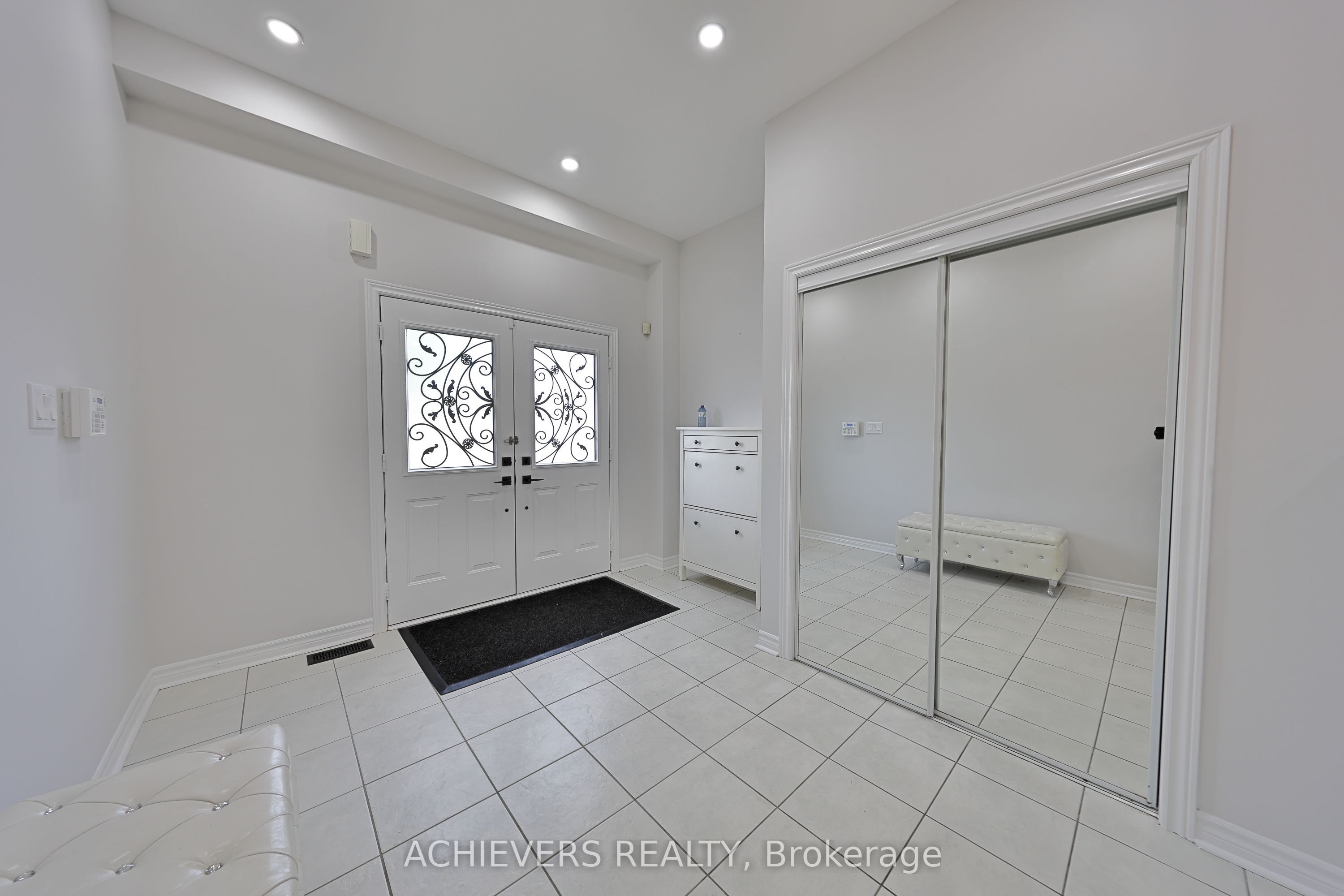 62 Sir Jacobs Crescent Property Photo 6