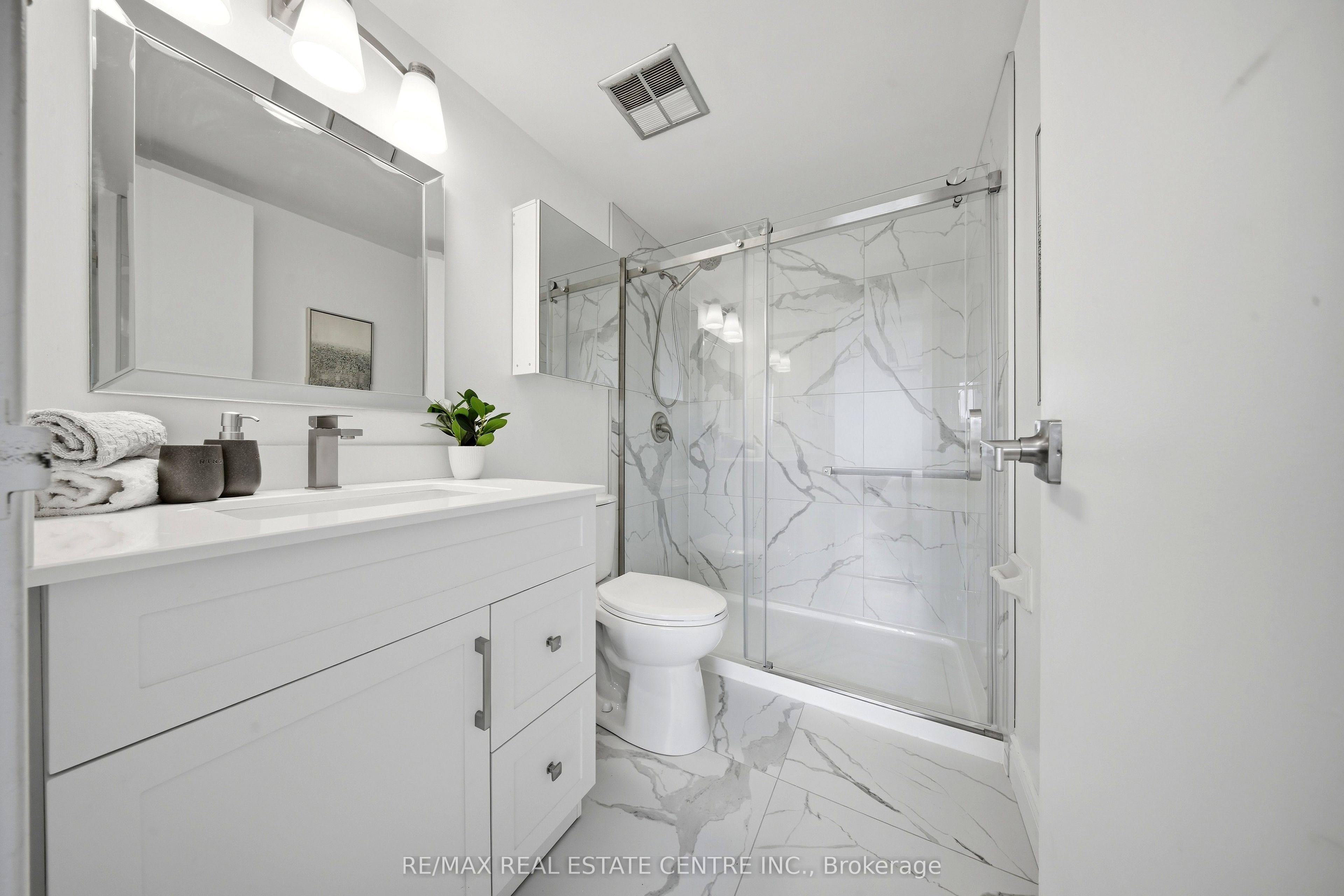 2055 Upper Middle Road 602 Property Photo 6