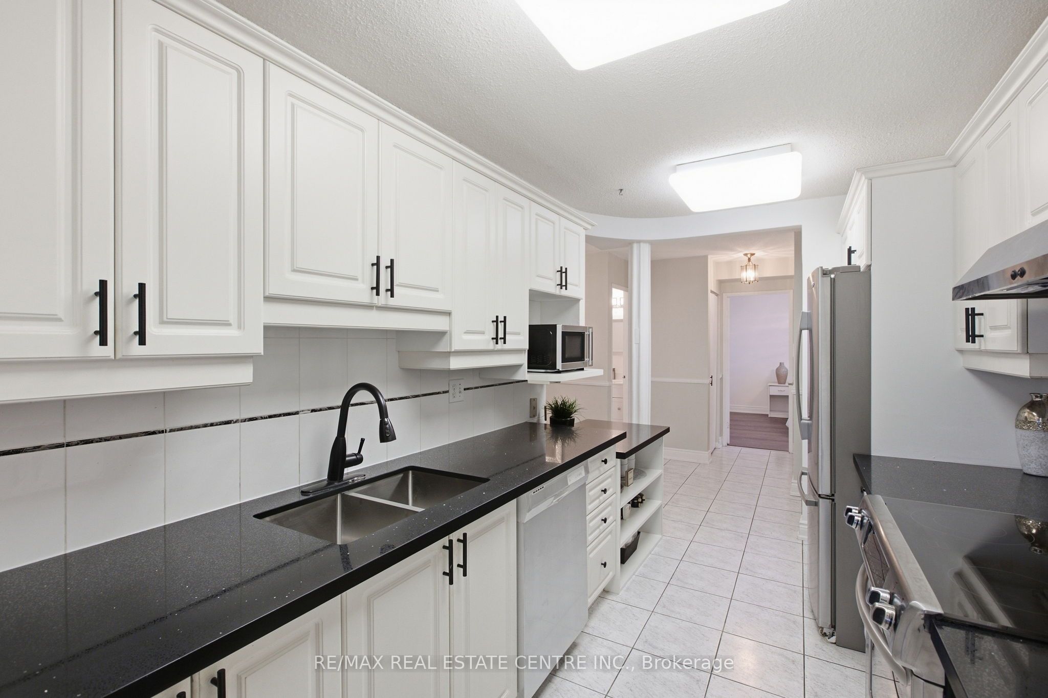 2055 Upper Middle Road 602 Property Photo 11