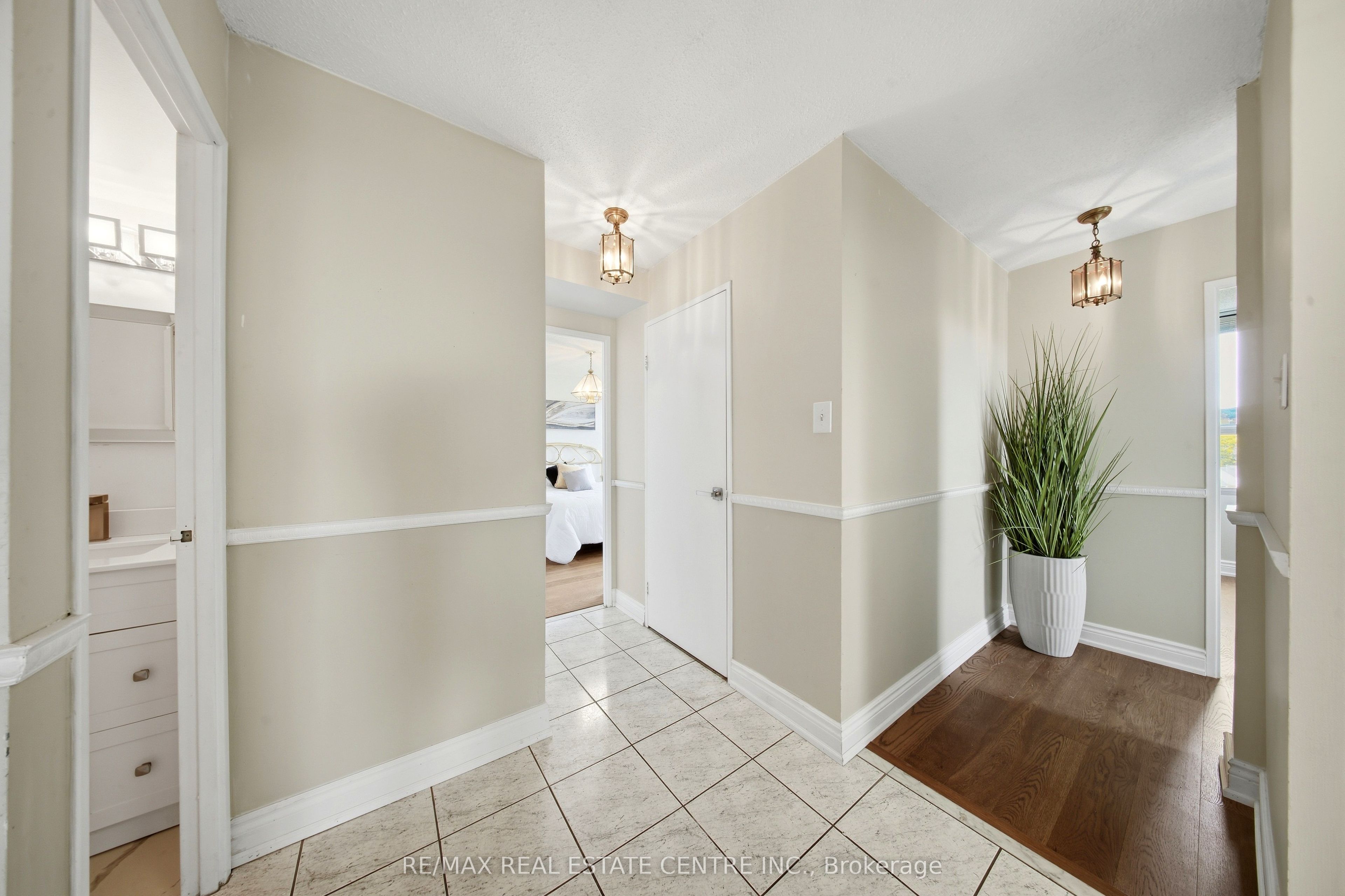 2055 Upper Middle Road 602 Property Photo 13