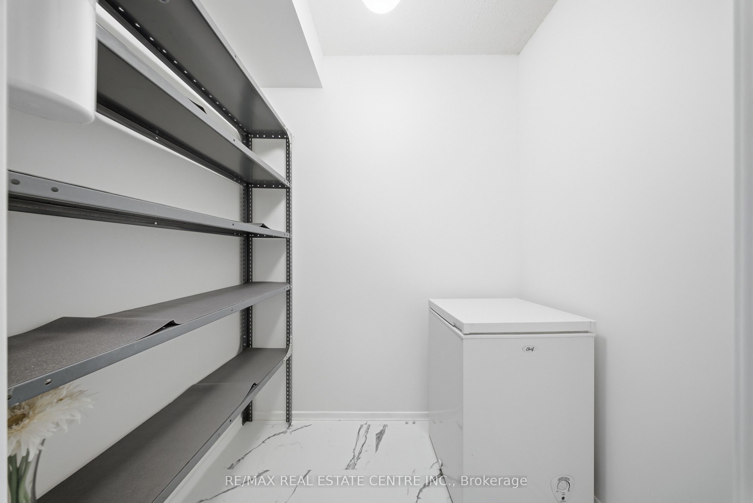2055 Upper Middle Road 602 Property Photo 14