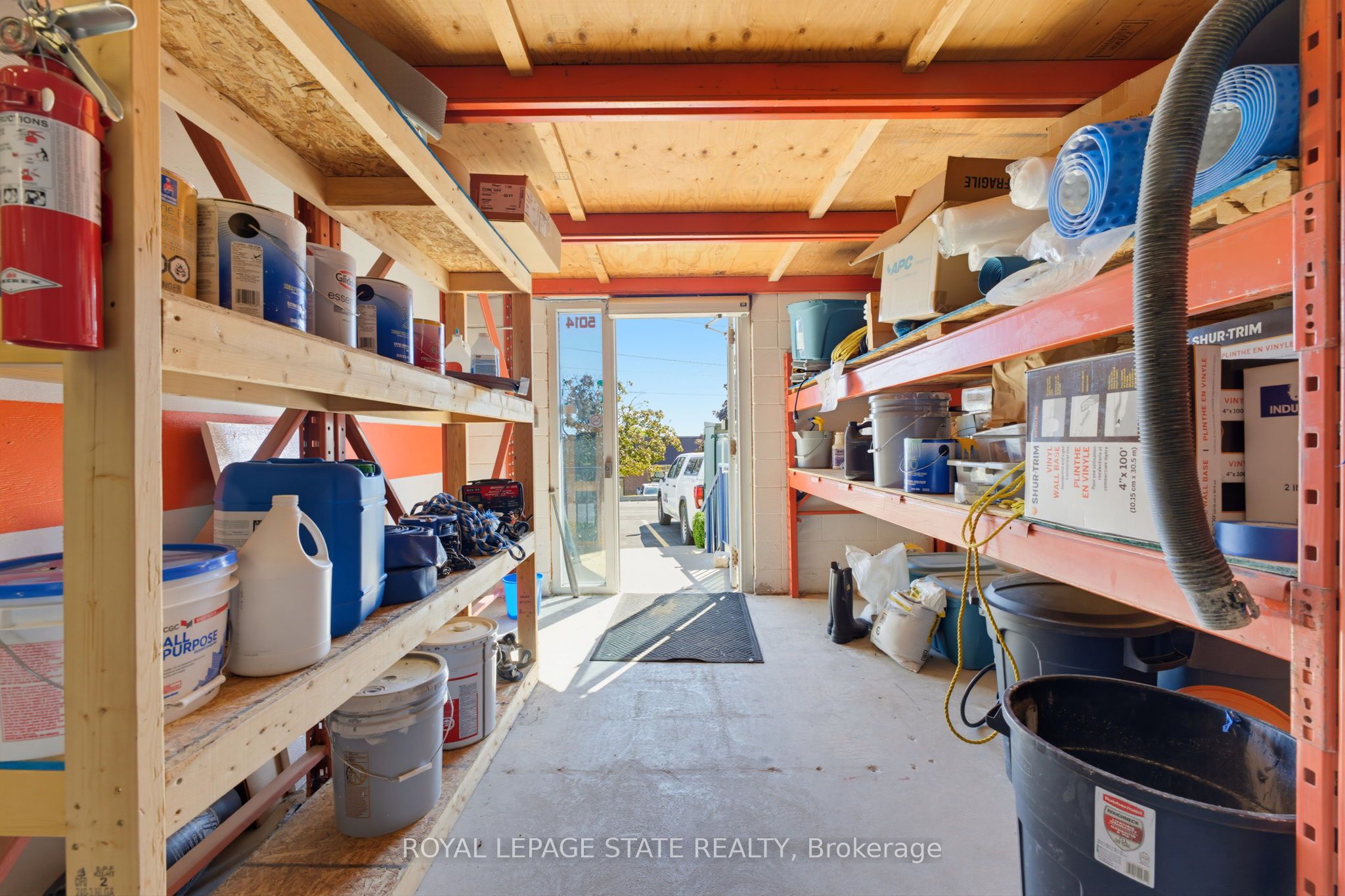 5014 South Service Road Property Photo 3
