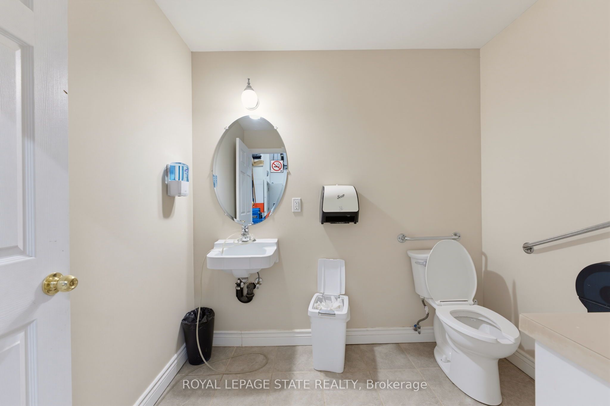 5014 South Service Road Property Photo 4