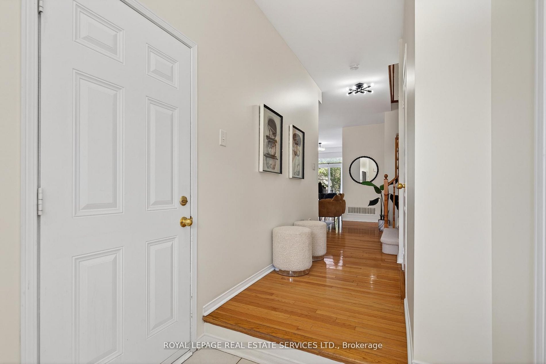 2307 Stone Glen Crescent Property Photo 3