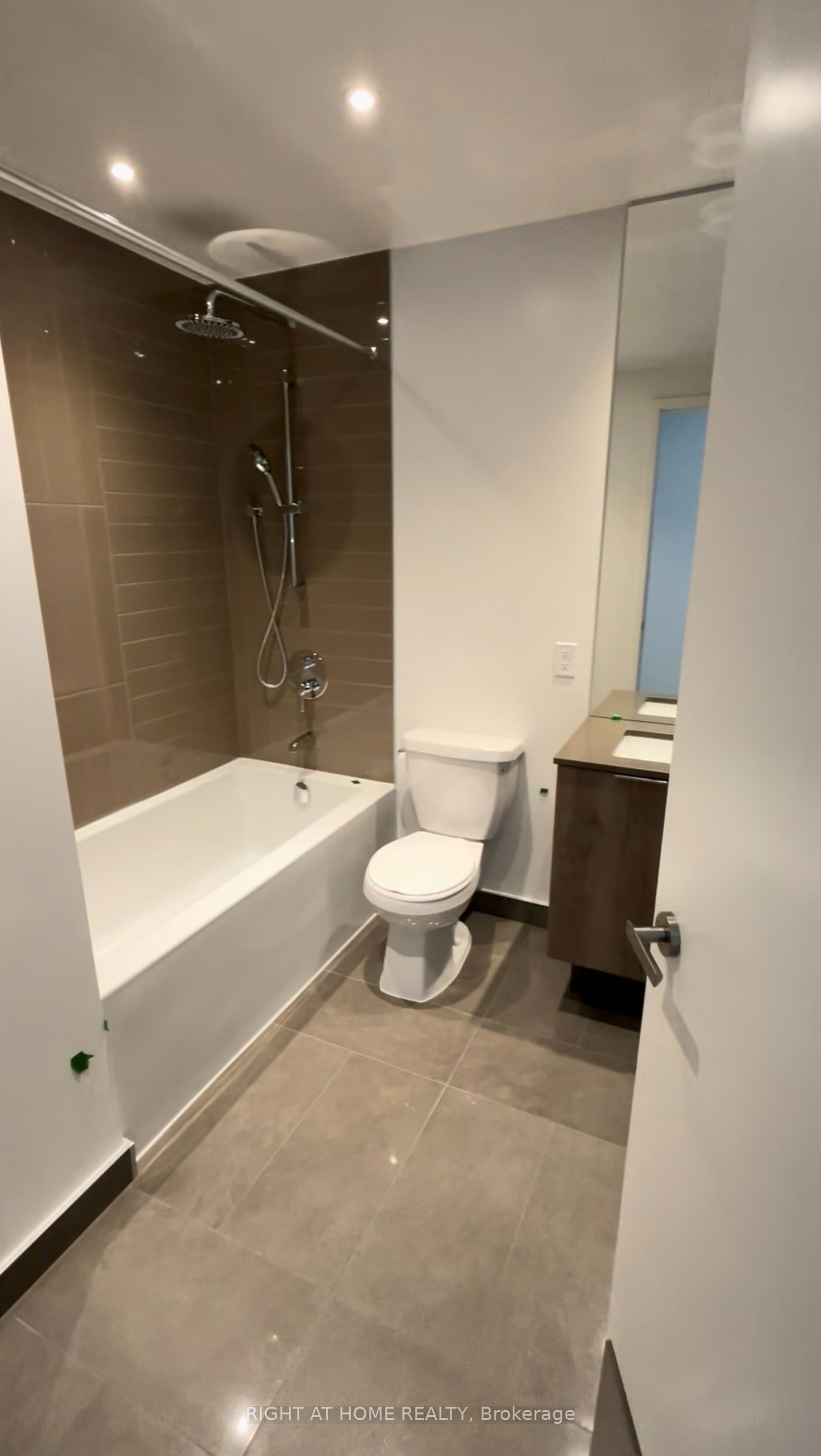 448 Burnhamthorpe Rd Road W 6205 Property Photo 3