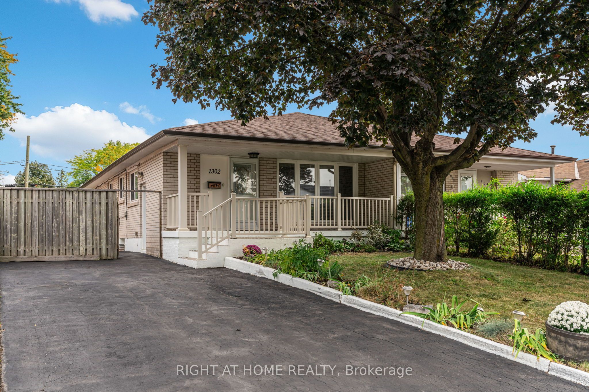 1302 Redbank Crescent Property Photo 1