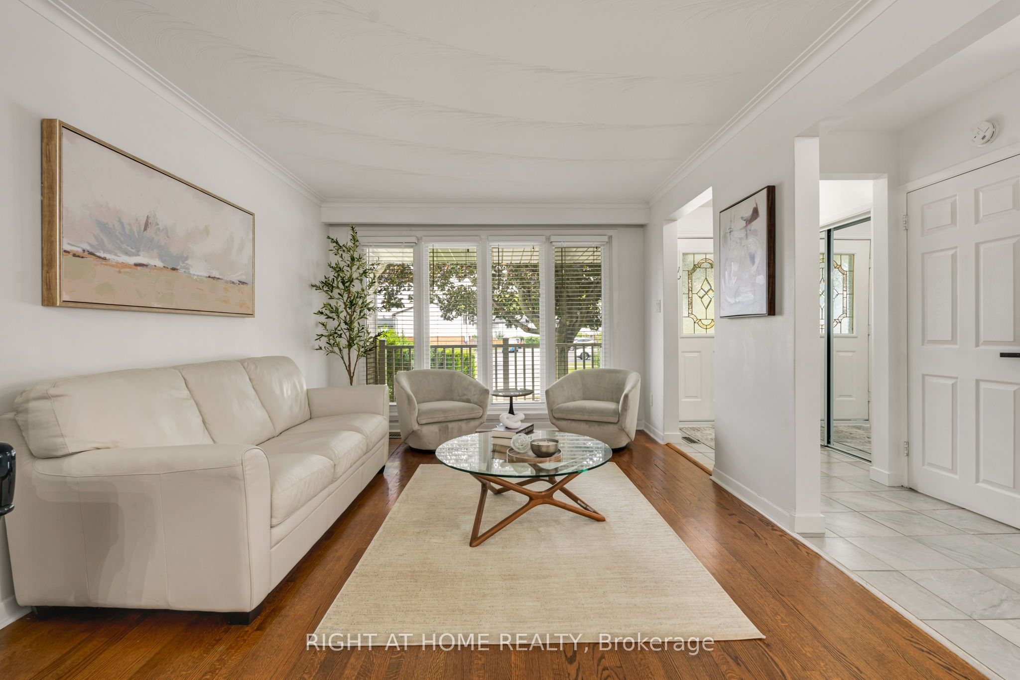 1302 Redbank Crescent Property Photo 4