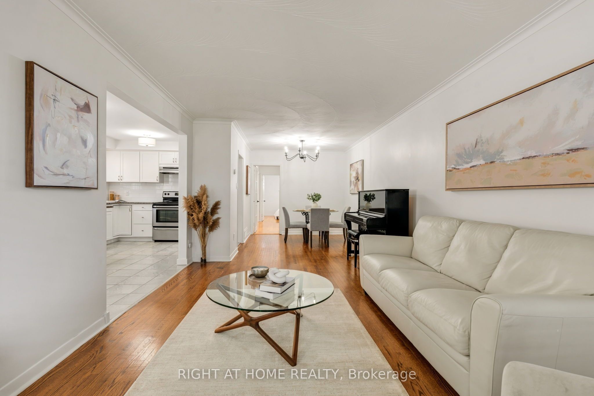 1302 Redbank Crescent Property Photo 5