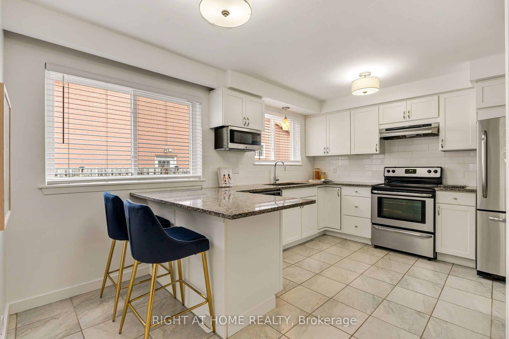 1302 Redbank Crescent Property Photo 7