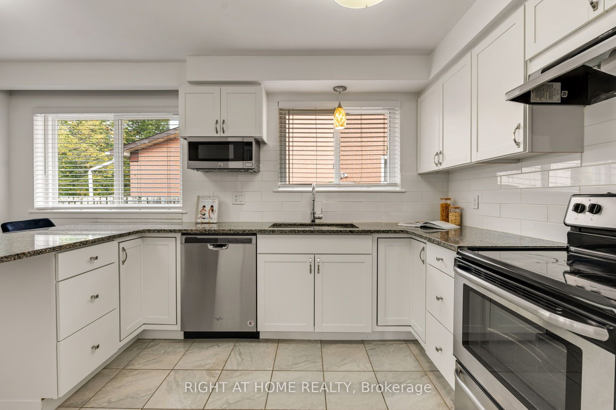 1302 Redbank Crescent Property Photo 9