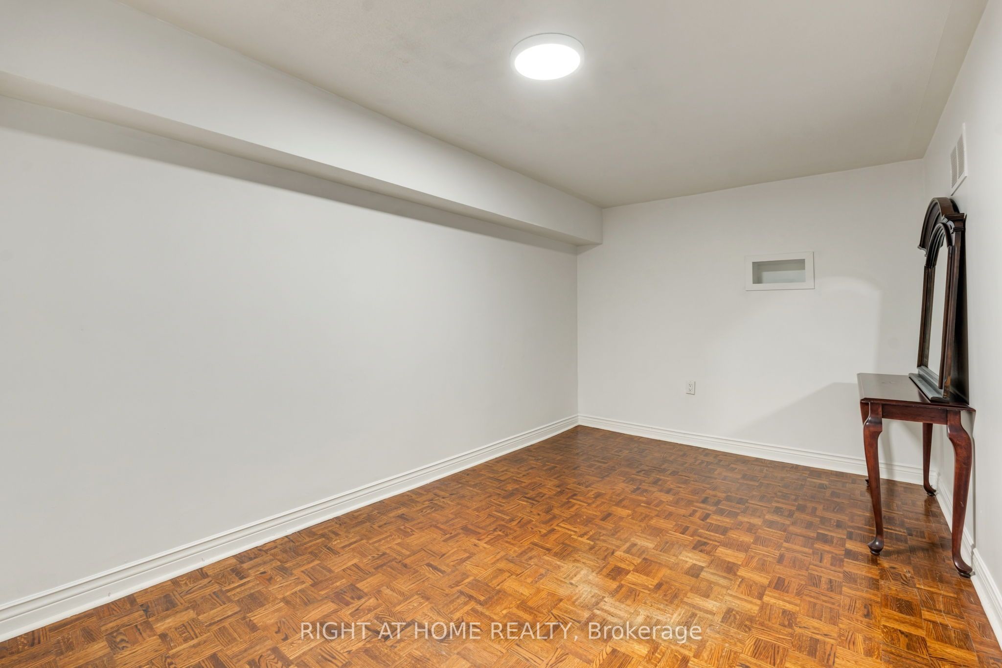 1302 Redbank Crescent Property Photo 31
