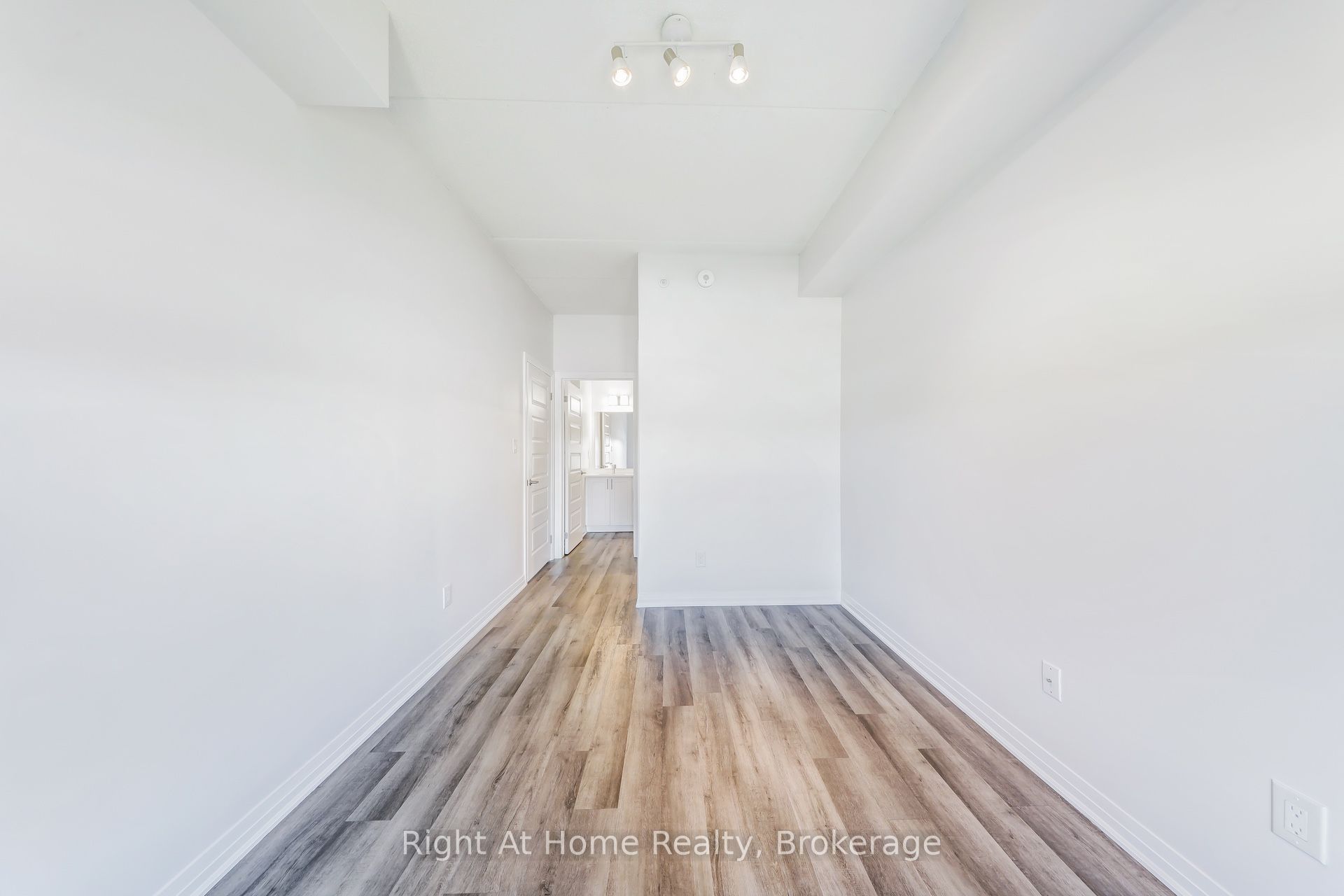 610 Farmstead Drive 307 Property Photo 18