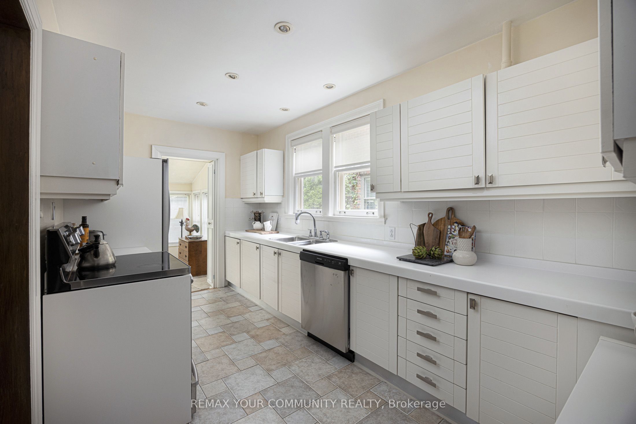 22 Belvedere Boulevard Property Photo 12