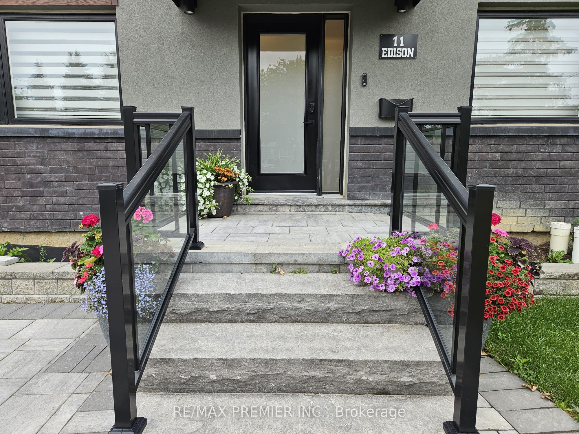11 Edison Circle Property Photo 3