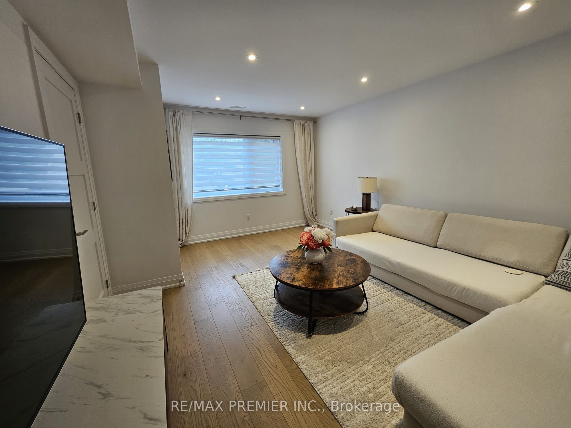 11 Edison Circle Property Photo 12