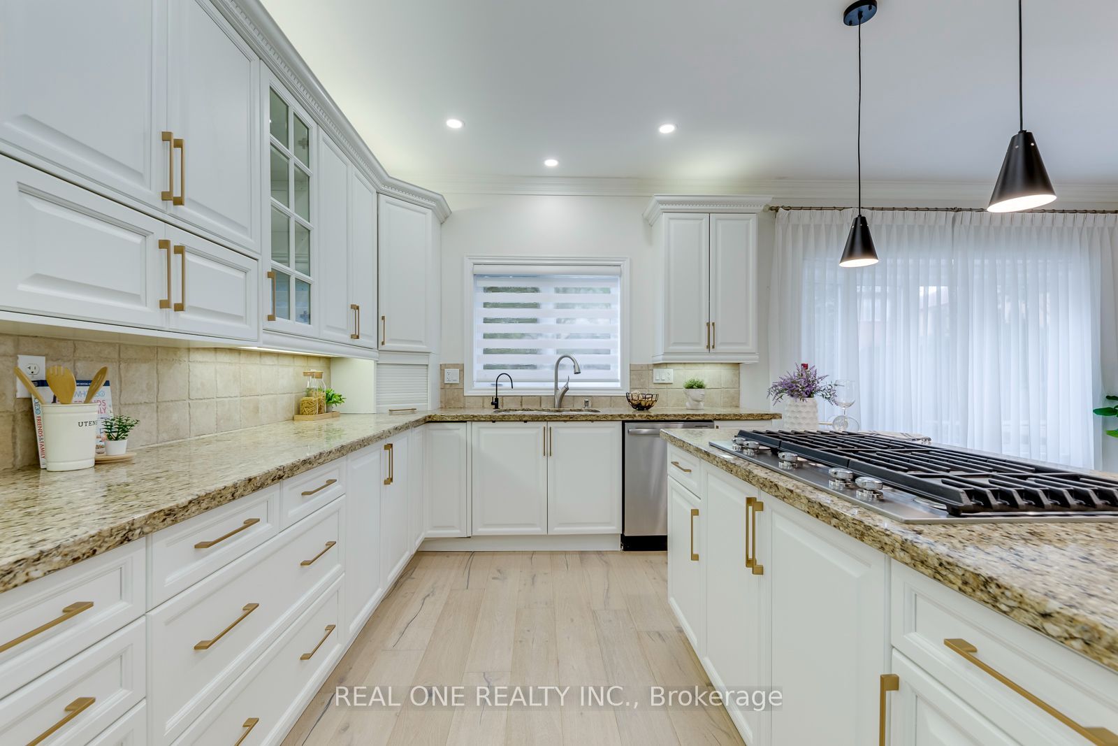 2456 Bon Echo Drive Property Photo 18
