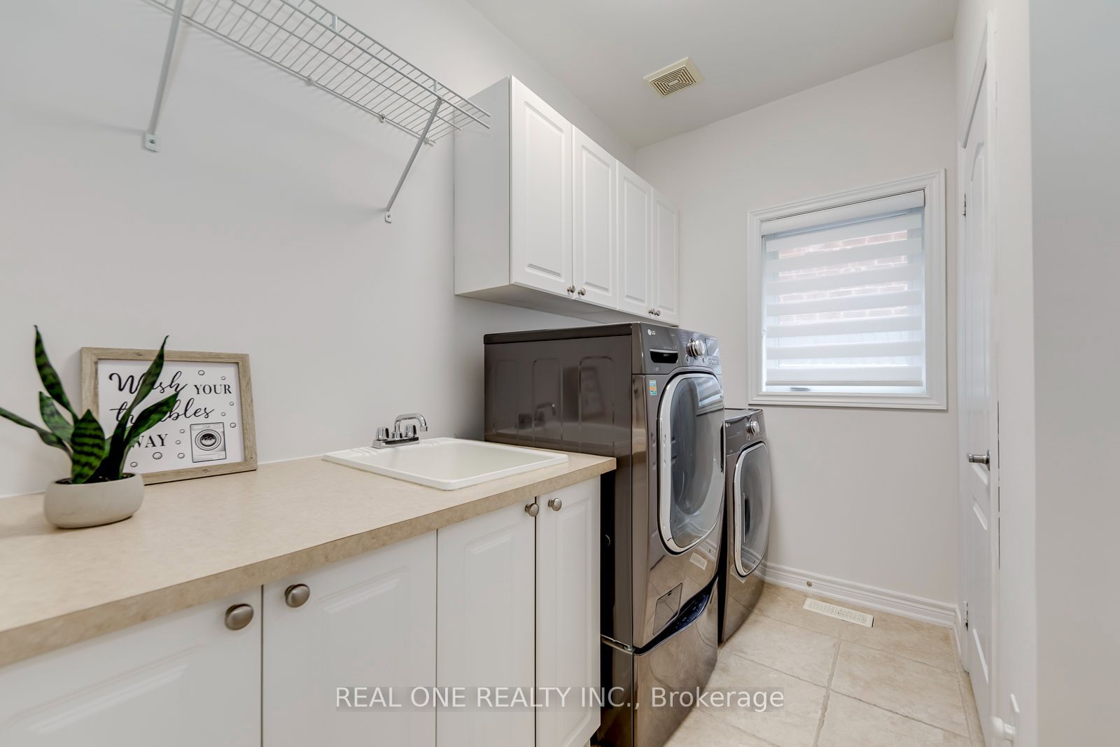 2456 Bon Echo Drive Property Photo 23