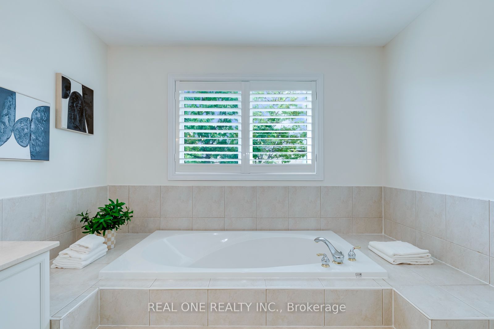 2456 Bon Echo Drive Property Photo 31