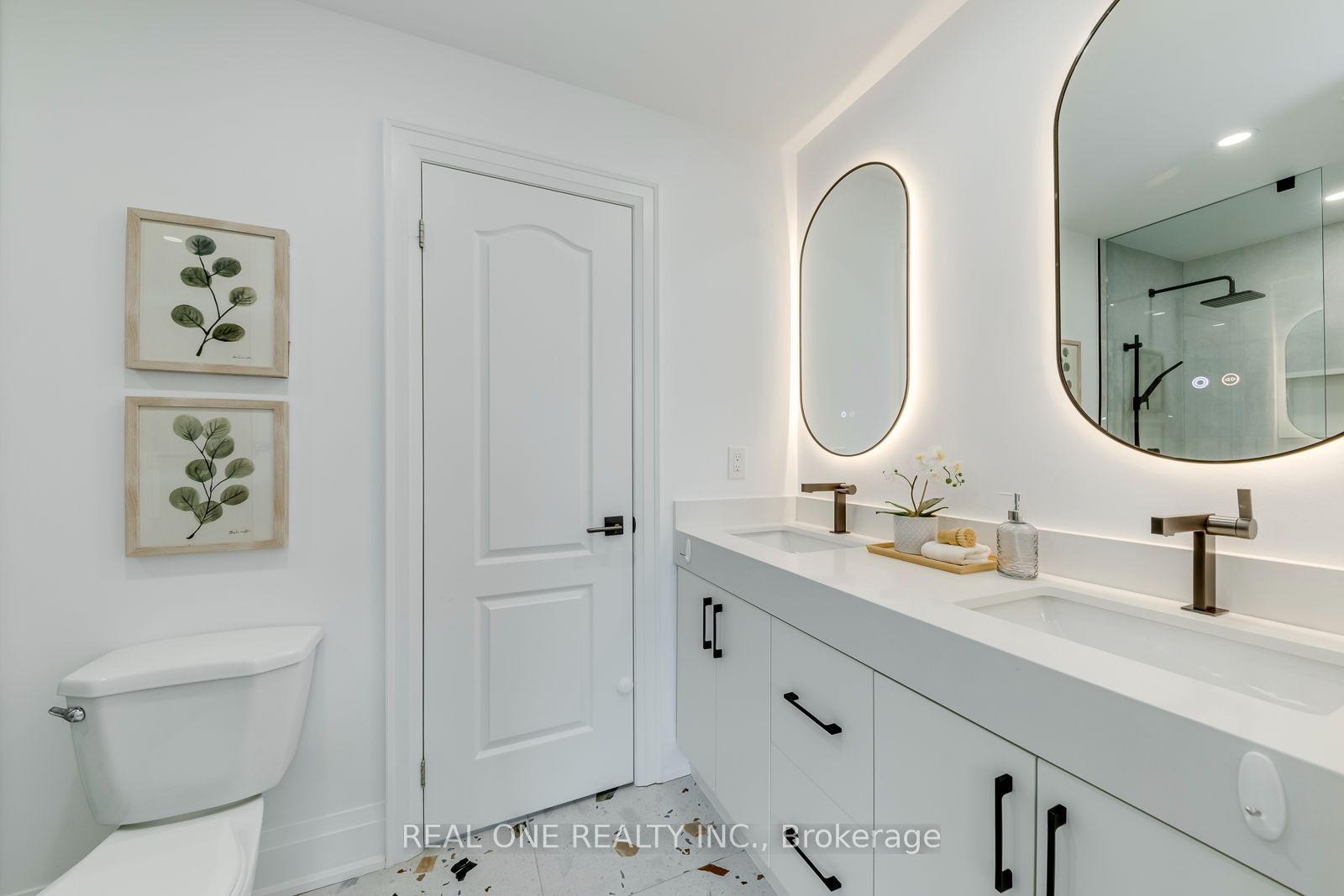 2456 Bon Echo Drive Property Photo 35