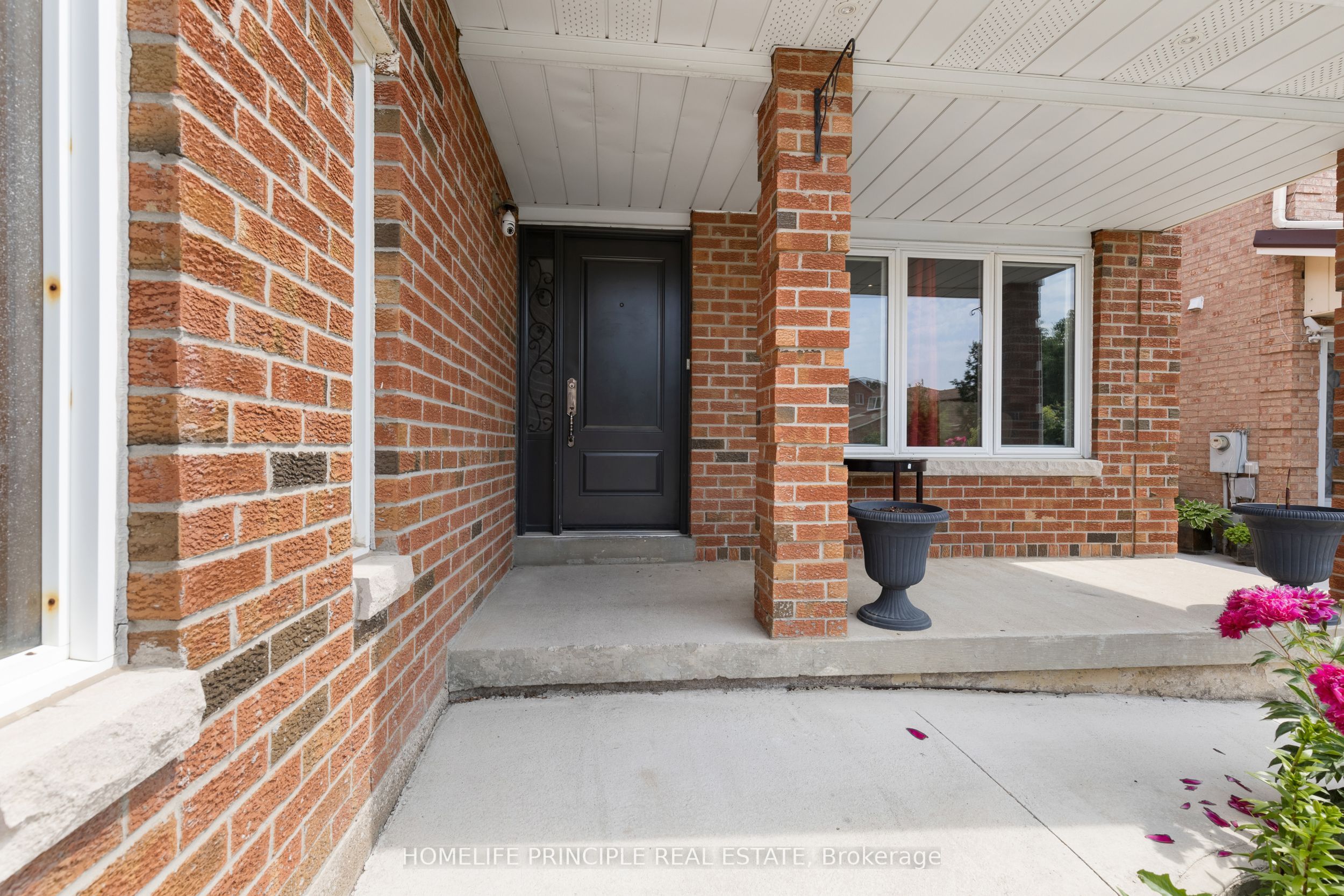 33 Muskoka Street Property Photo 7
