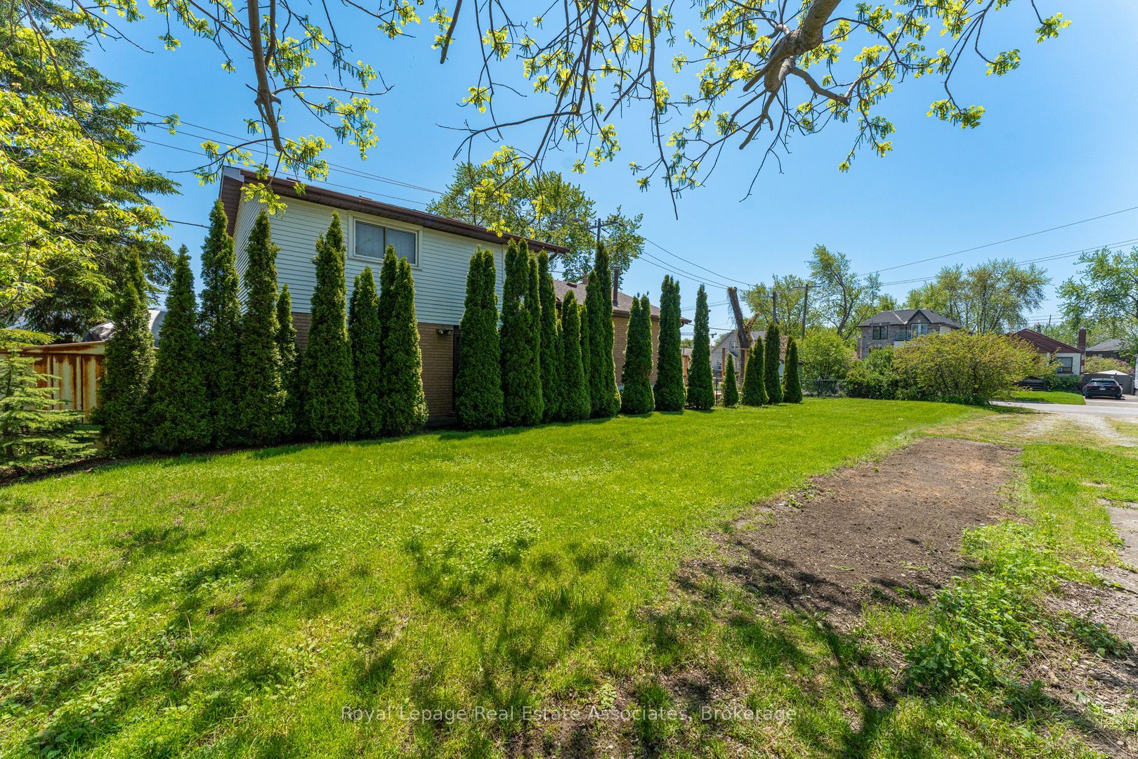 1067 Alexandra Avenue Property Photo 17