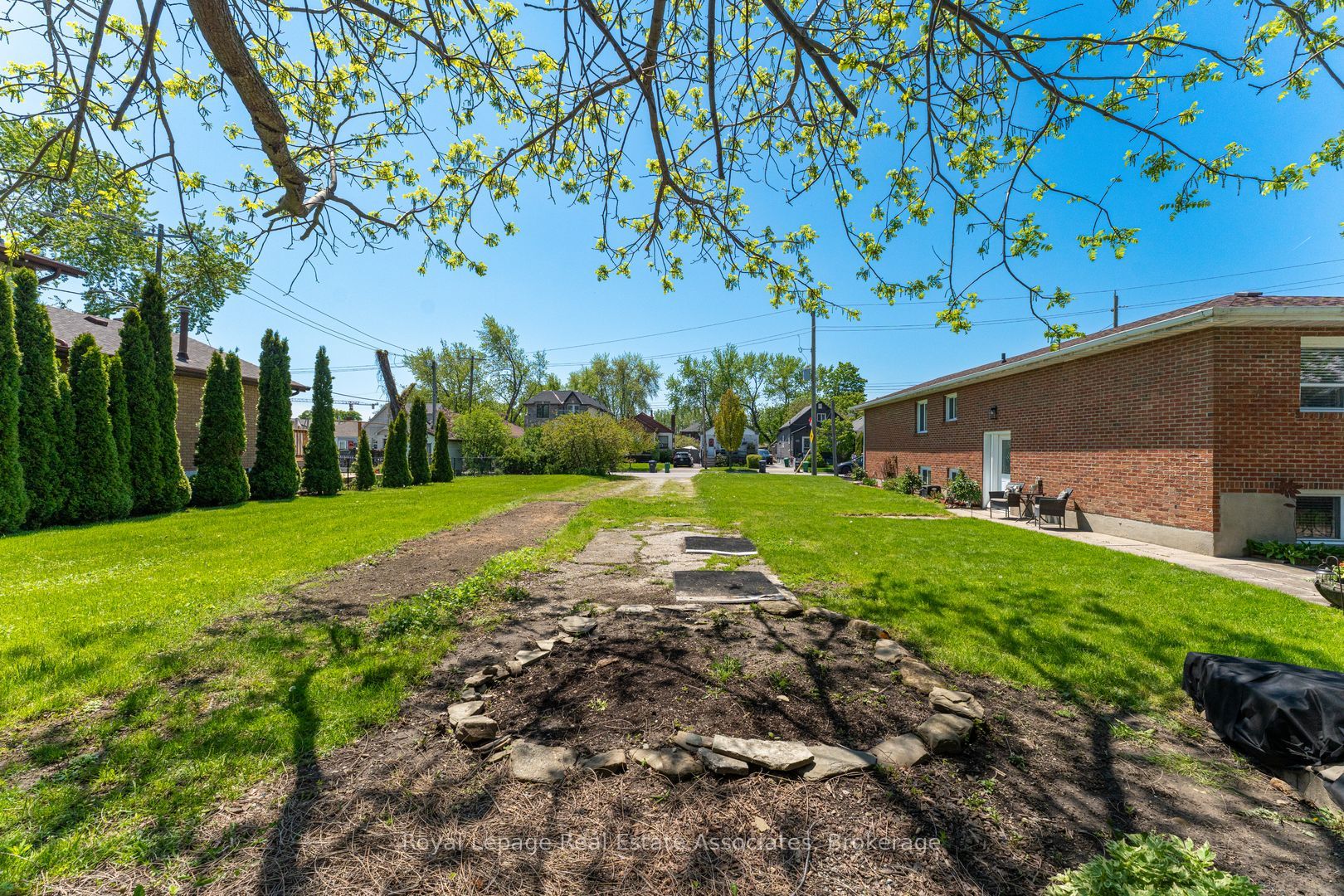 1067 Alexandra Avenue Property Photo 18
