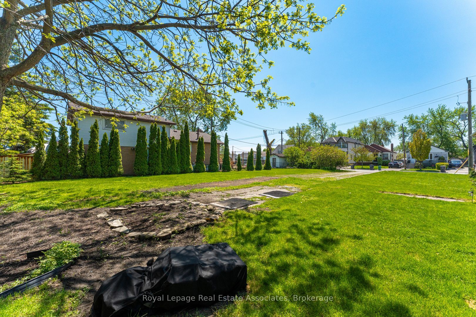 1067 Alexandra Avenue Property Photo 19