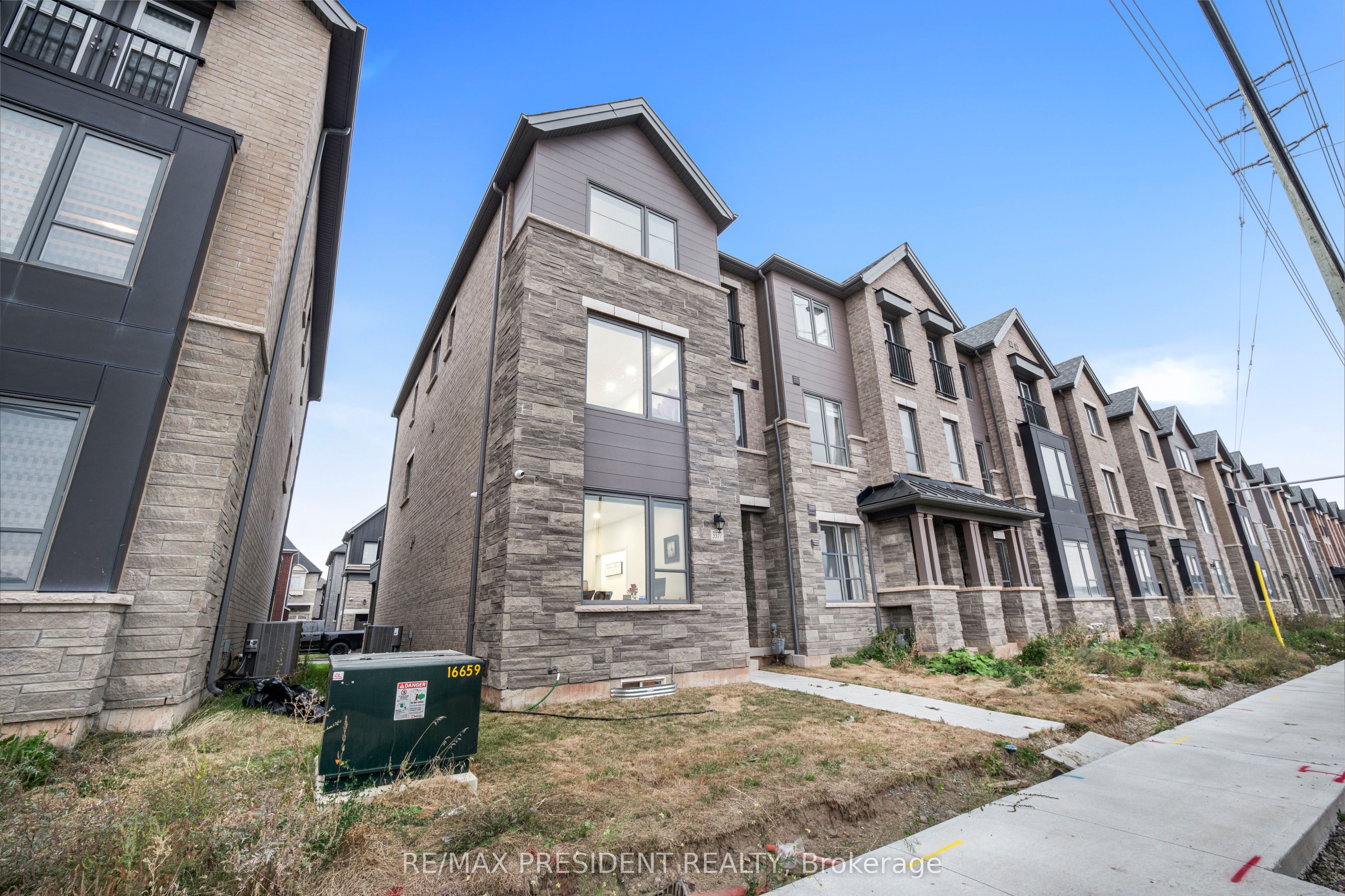 3377 Sixth Line Property Photo 4