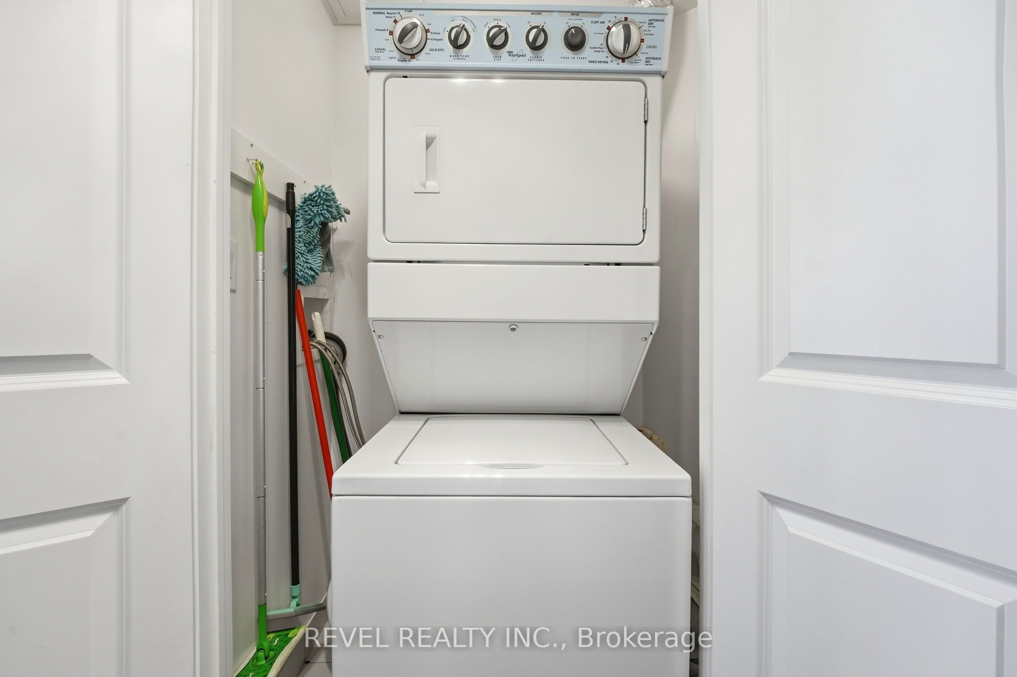 50 Absolute Avenue E 3704 Property Photo 21