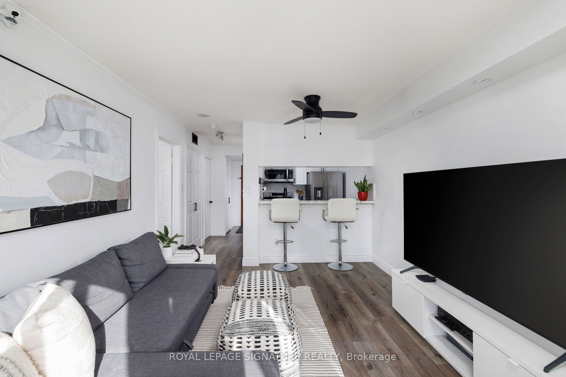 880 Dundas Street W 909 Property Photo 1