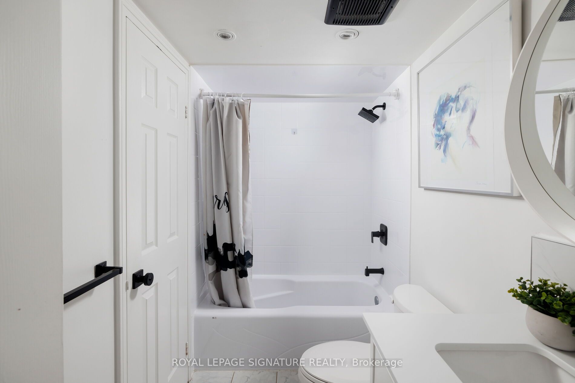880 Dundas Street W 909 Property Photo 14