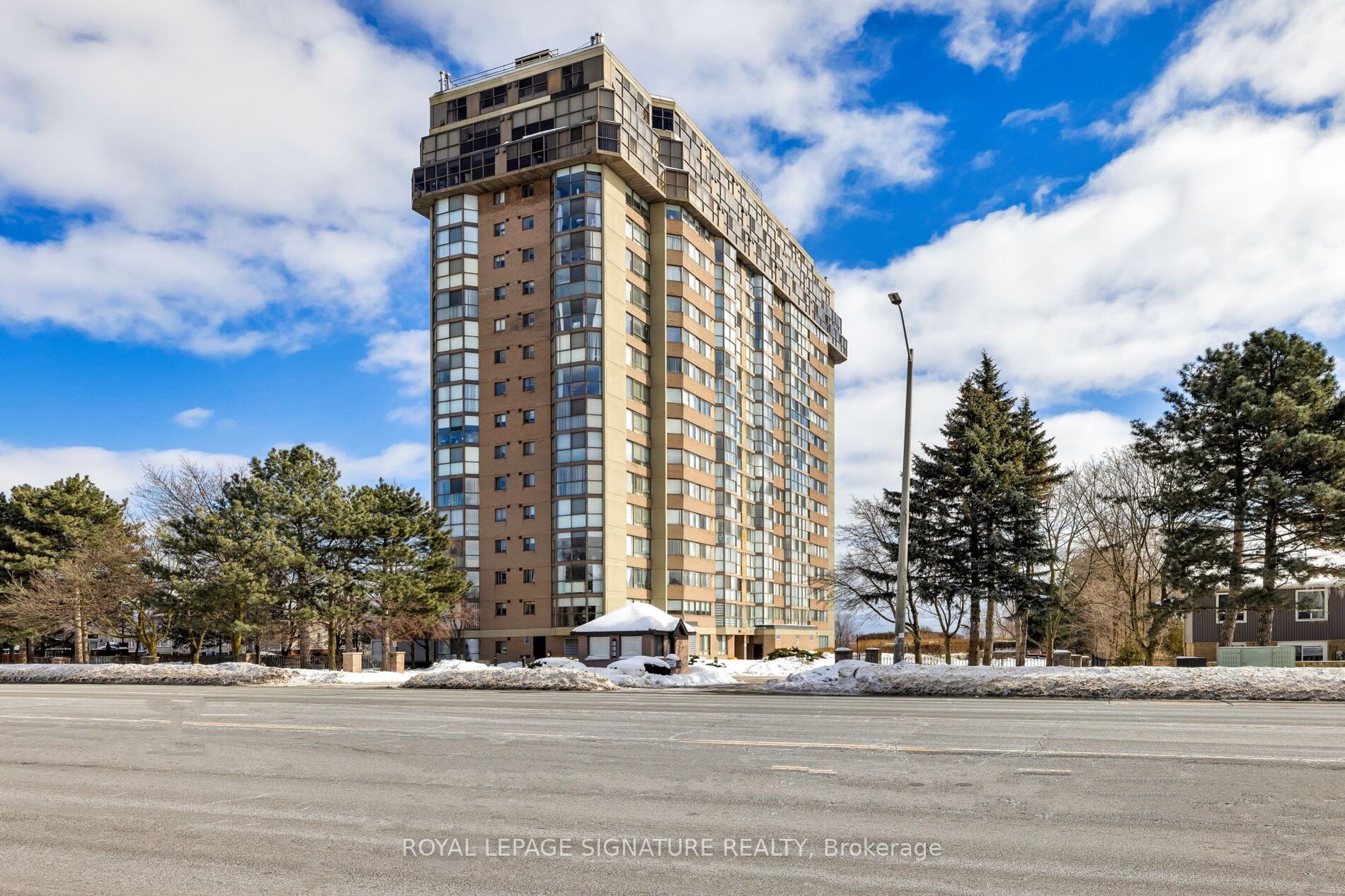 880 Dundas Street W 909 Property Photo 20