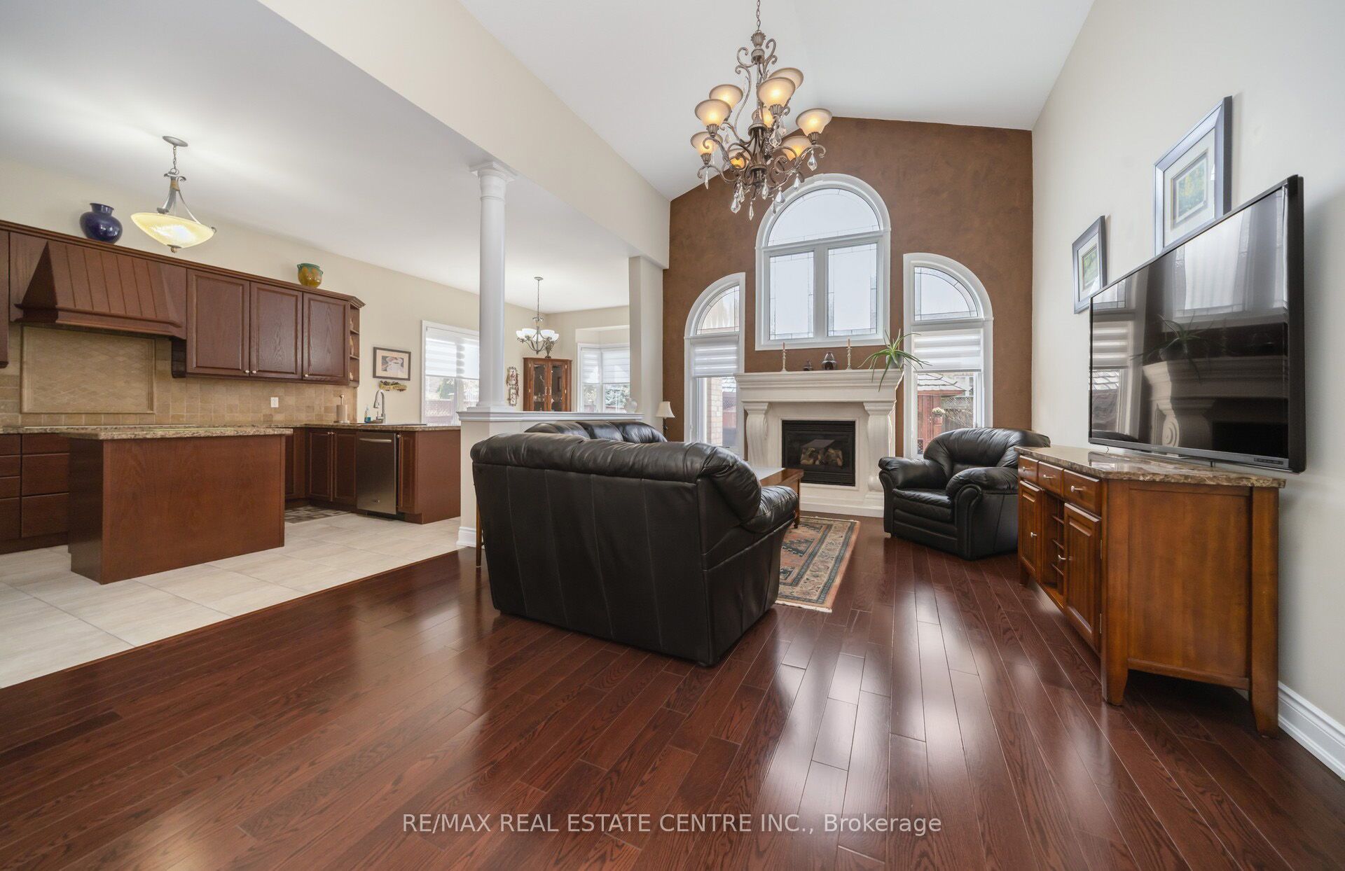 10 Eiffel Boulevard Property Photo 7