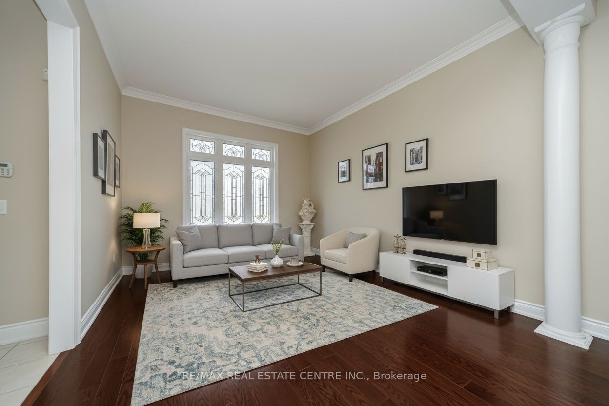 10 Eiffel Boulevard Property Photo 8